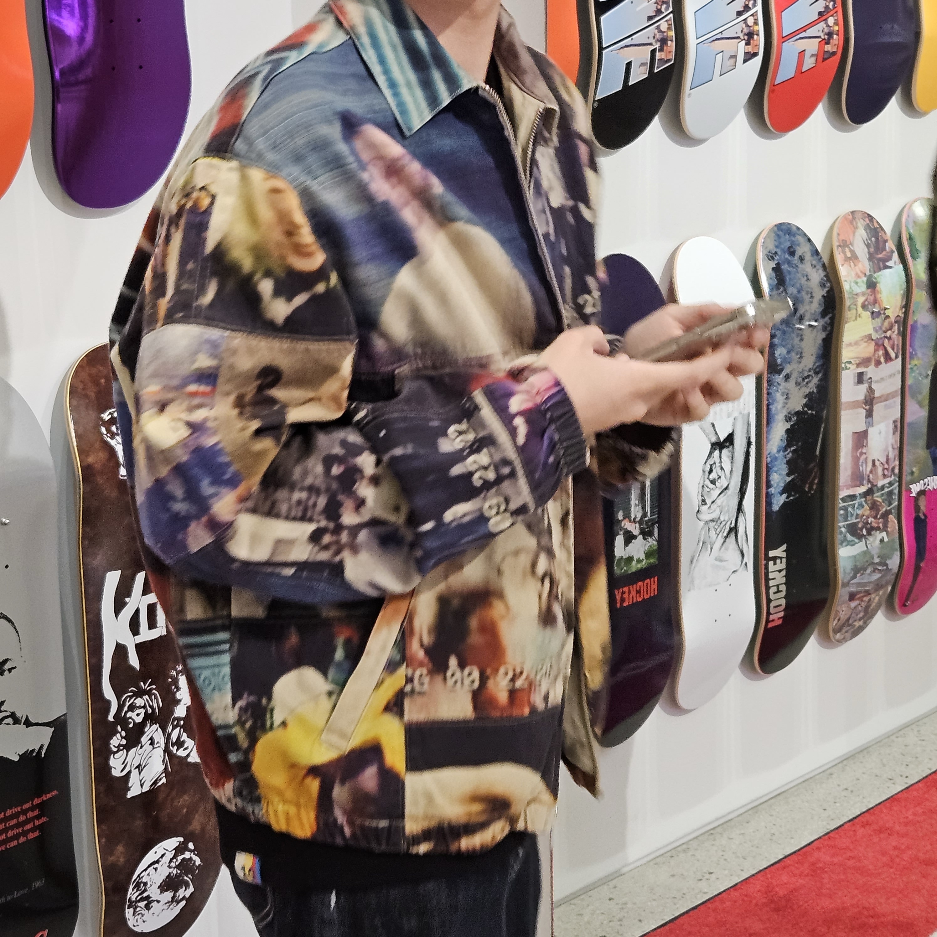 Supreme Mark Leckey Hardcore Patchwork Harrington Jacket Multicolor - 23FW, IAB Studio 10th Anniversary T-Shirt Black 착용 스타일 - 1