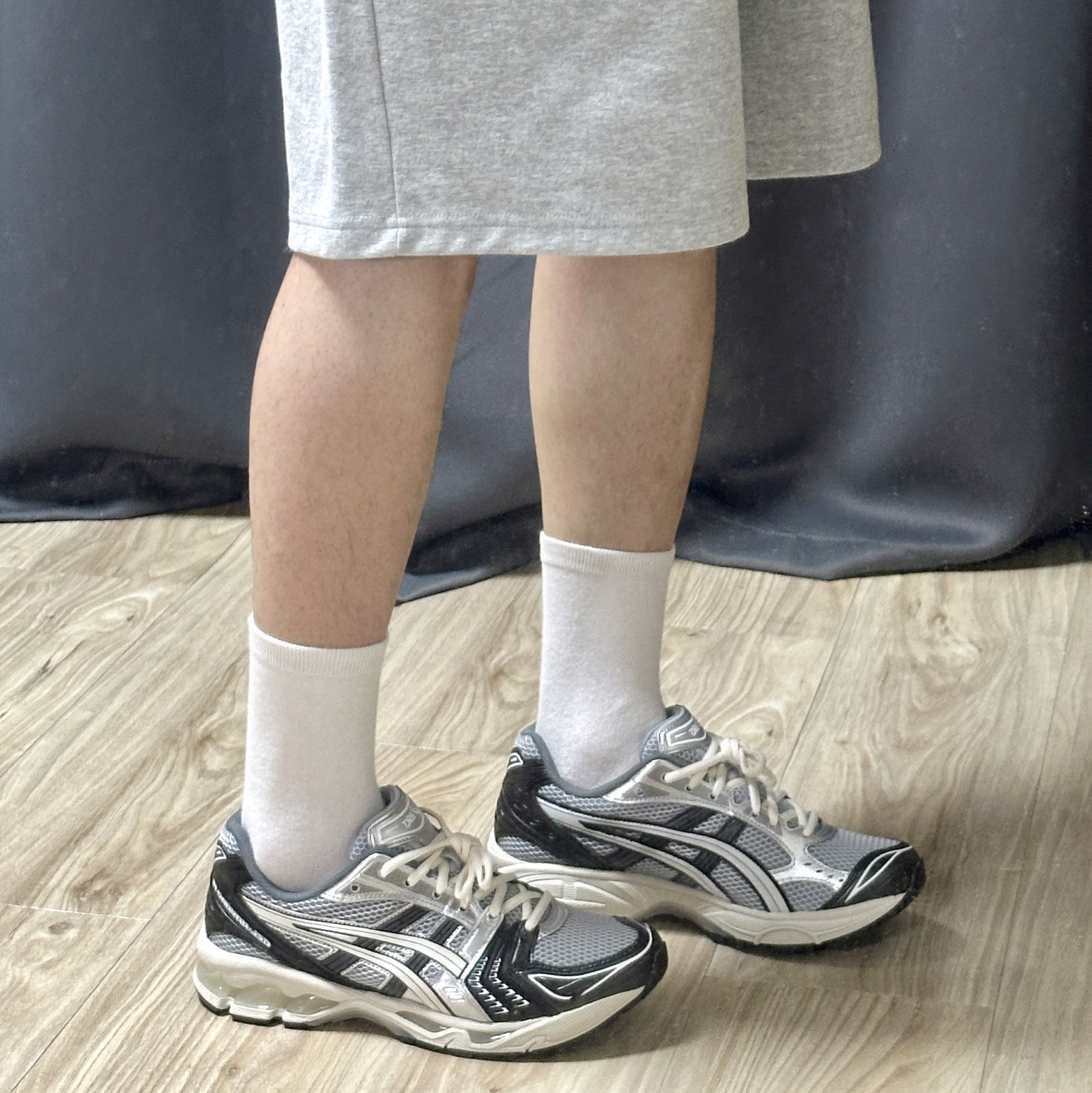 Asics Gel-Kayano 14 Black Glacier Grey 착용 스타일 - 1