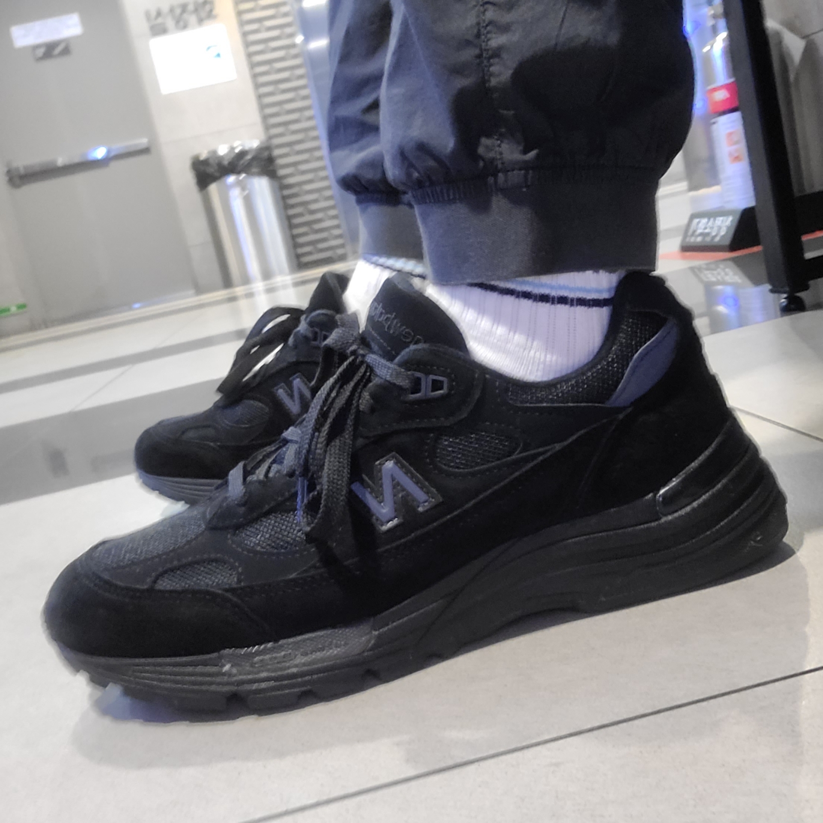 New Balance 992 Made in USA Triple Black 착용 스타일