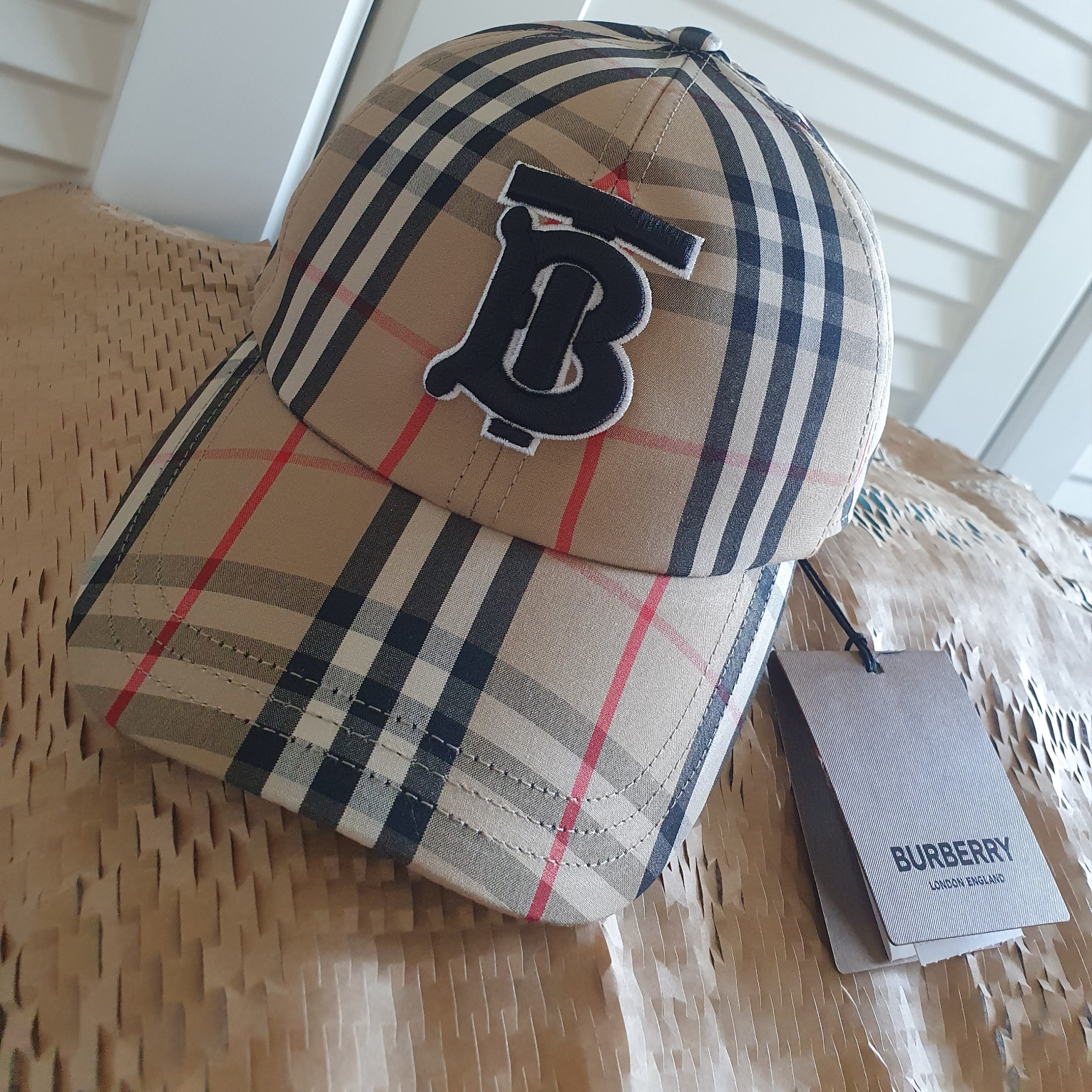 Burberry Monogram Motif Vintage Check Cotton Baseball Cap Archive Beige, Burberry Monogram Motif Vintage Check Cotton Baseball Cap Archive Beige 착용 스타일 - 1