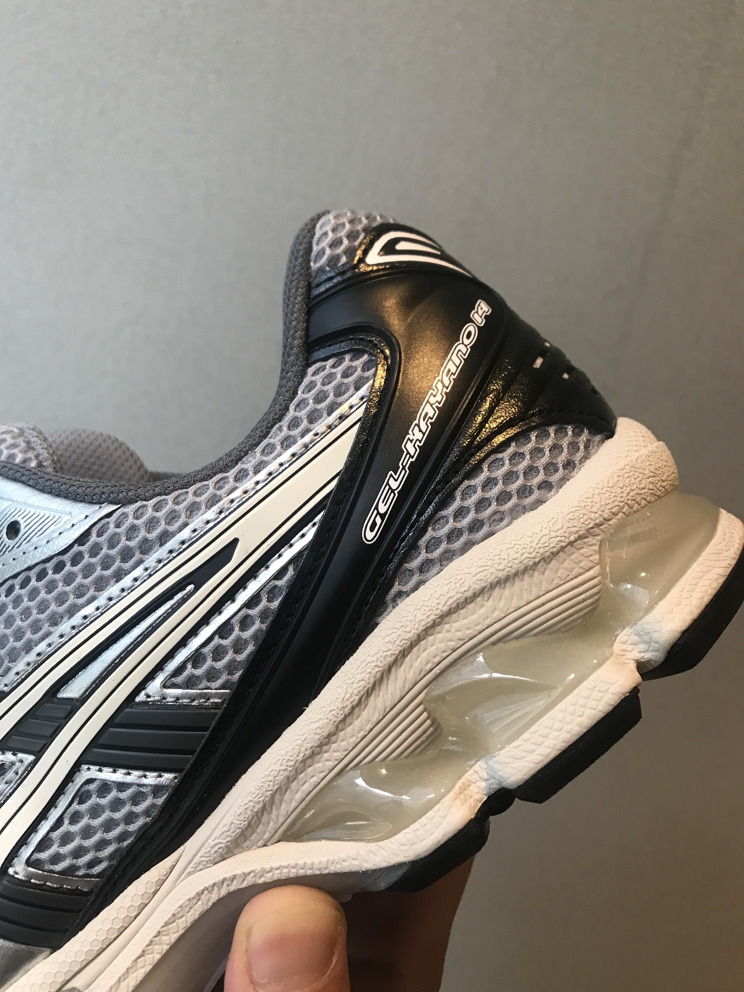 Asics Gel-Kayano 14 Black Glacier Grey 착용 스타일 - 3