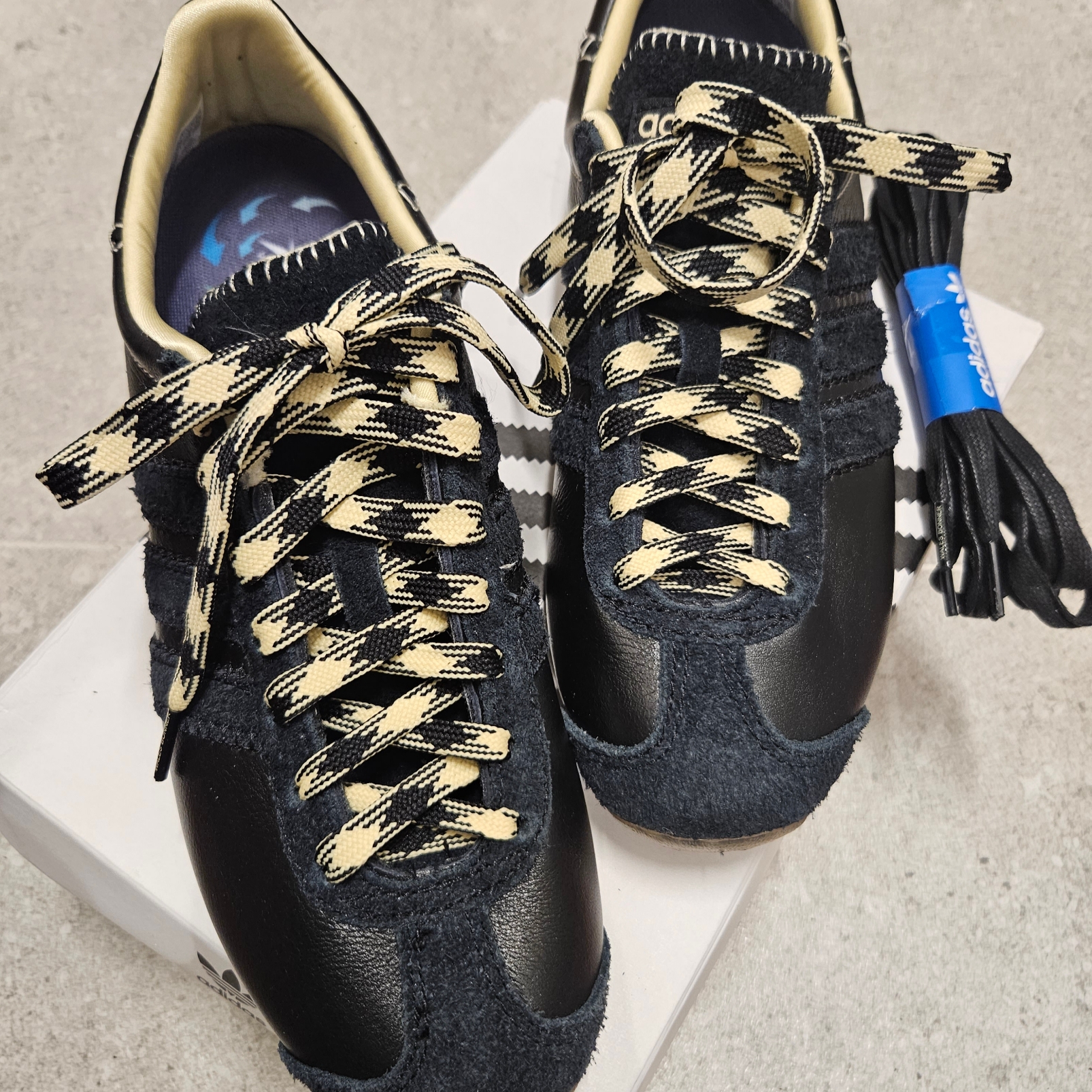 Adidas x Wales Bonner Country Core Black 착용 스타일 - 1