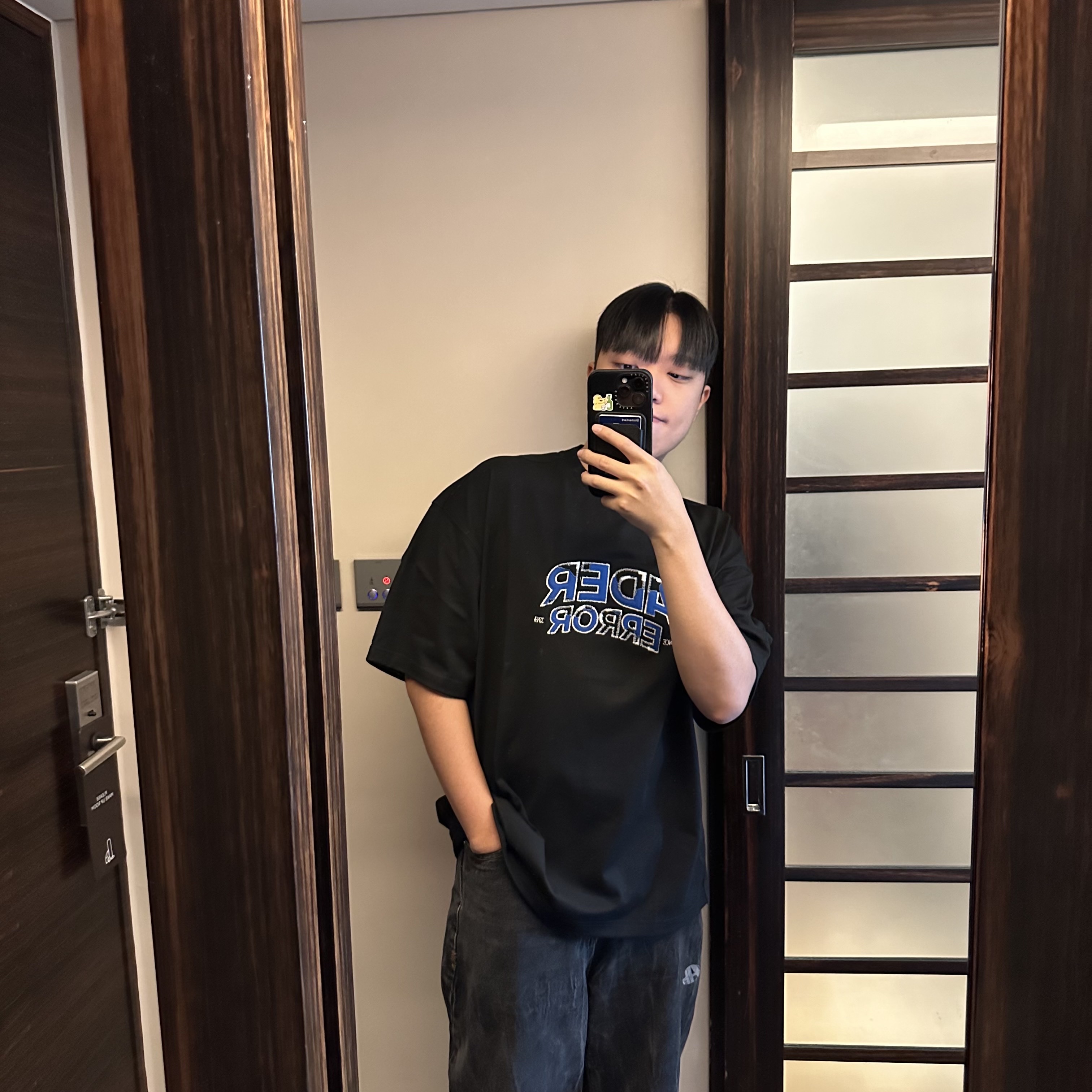 Ader Error Bashar Jumper Z-Blue, Ader Error Edca Logo T-Shirt Noir 착용 스타일 - 2