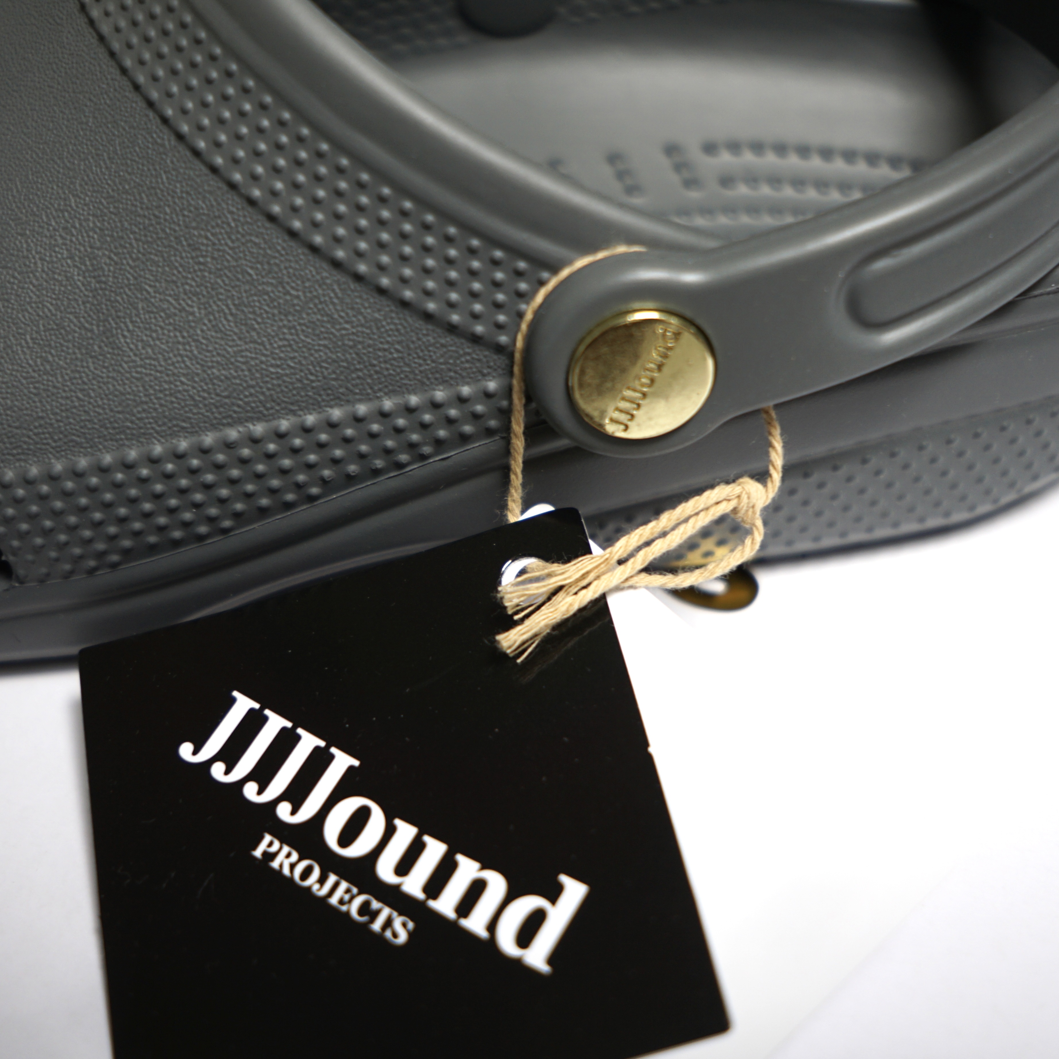 Crocs x JJJJound Classic Clog Slate Grey 착용 스타일 - 3