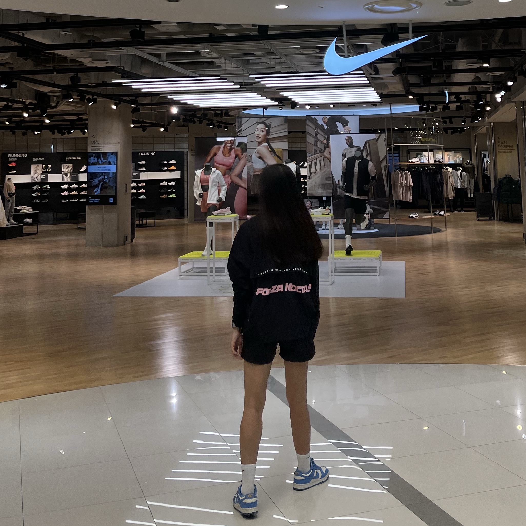 (W) Nike x Drake Nocta NRG LR L/S Crew Black (DV3631-010), Patagonia Baggies Shorts 5 Inch Black 착용 스타일 - 3