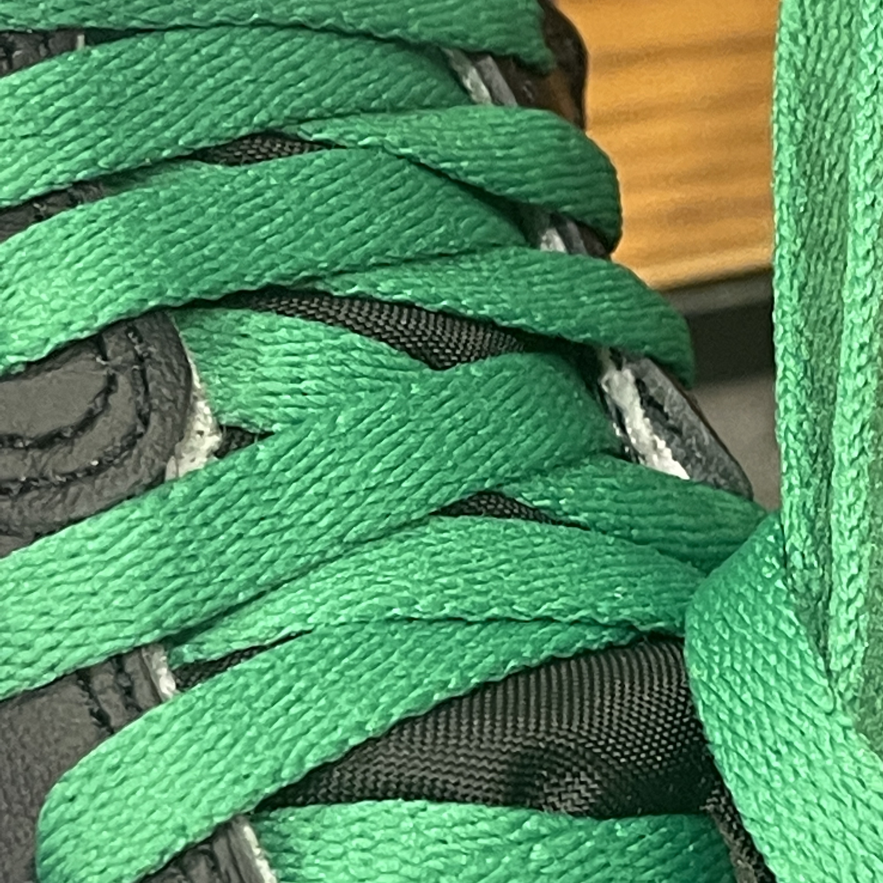 Jordan 1 Retro High OG Black and Lucky Green 착용 스타일 - 3