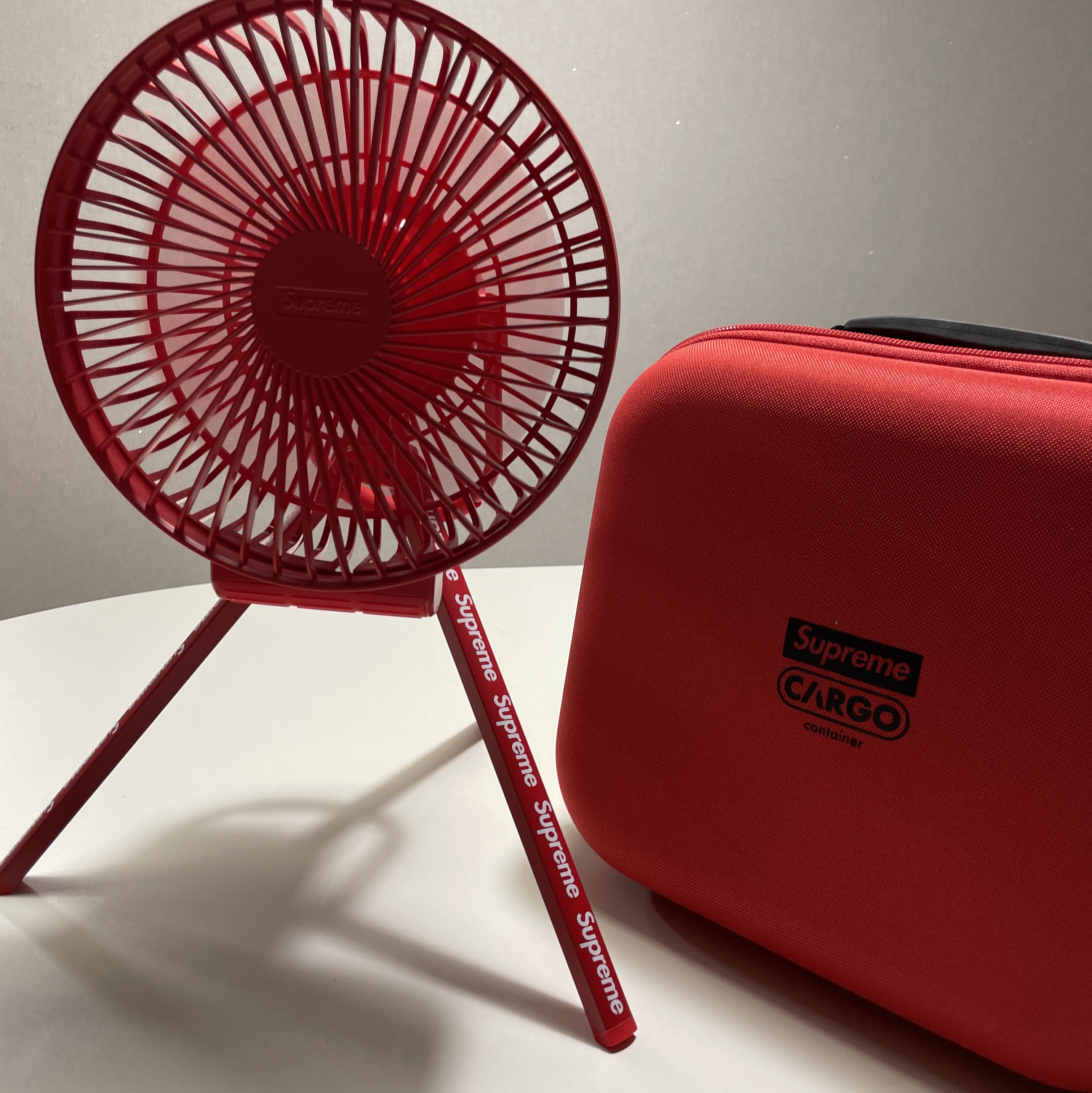 Supreme x Cargo Container Electric Fan Red - 23FW 착용 스타일 - 1