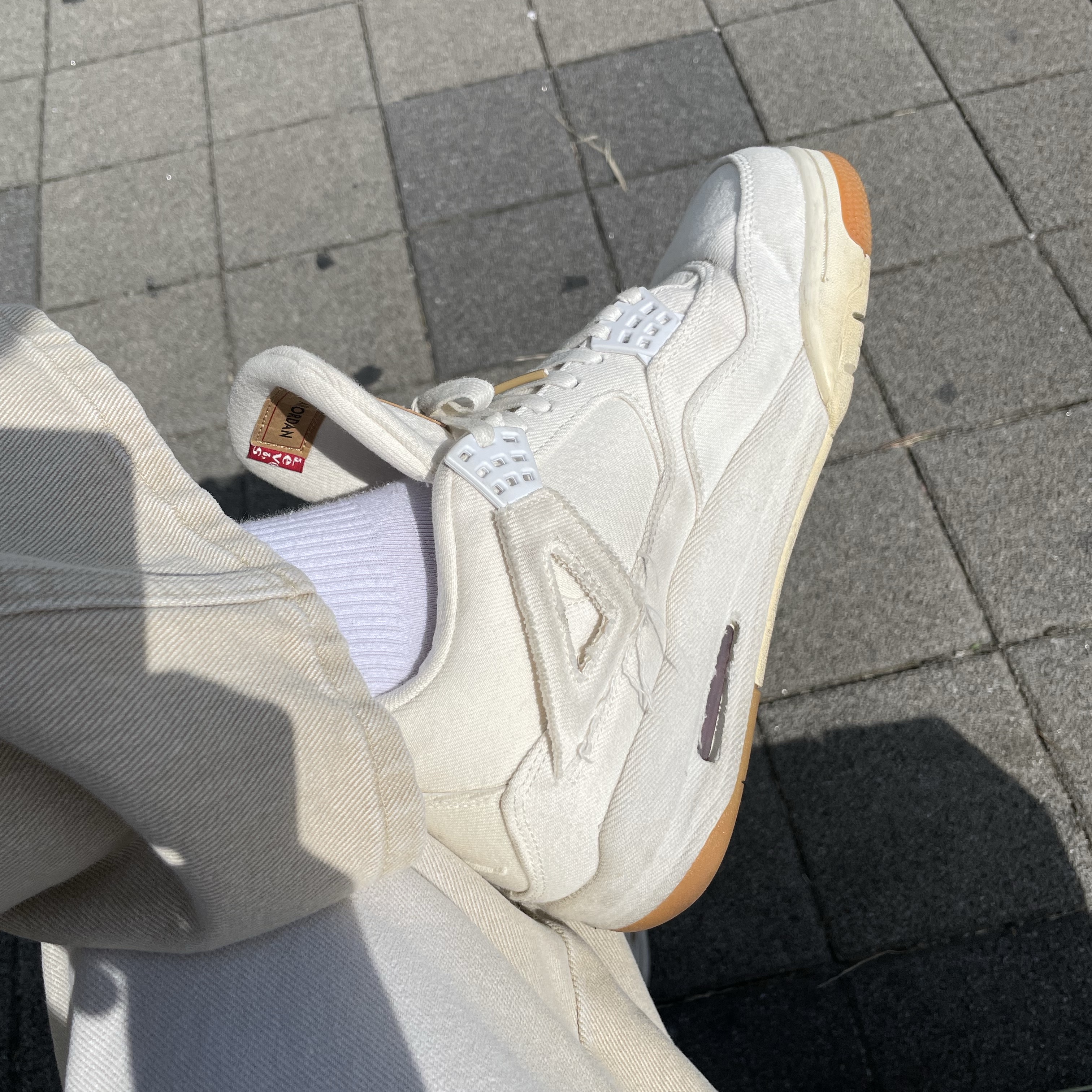 Jordan 4 x Levi's Retro White Denim (Levi's Tag) 착용 스타일