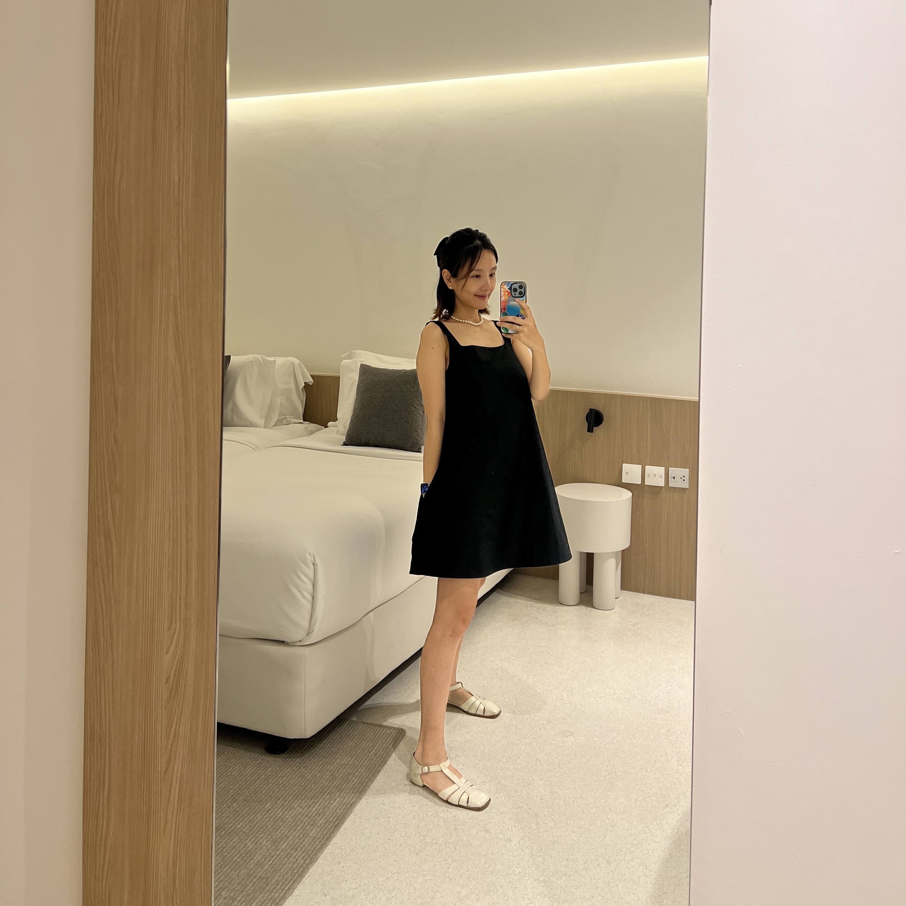 (W) COS Contrast Panel Mini Dress Black 착용 스타일