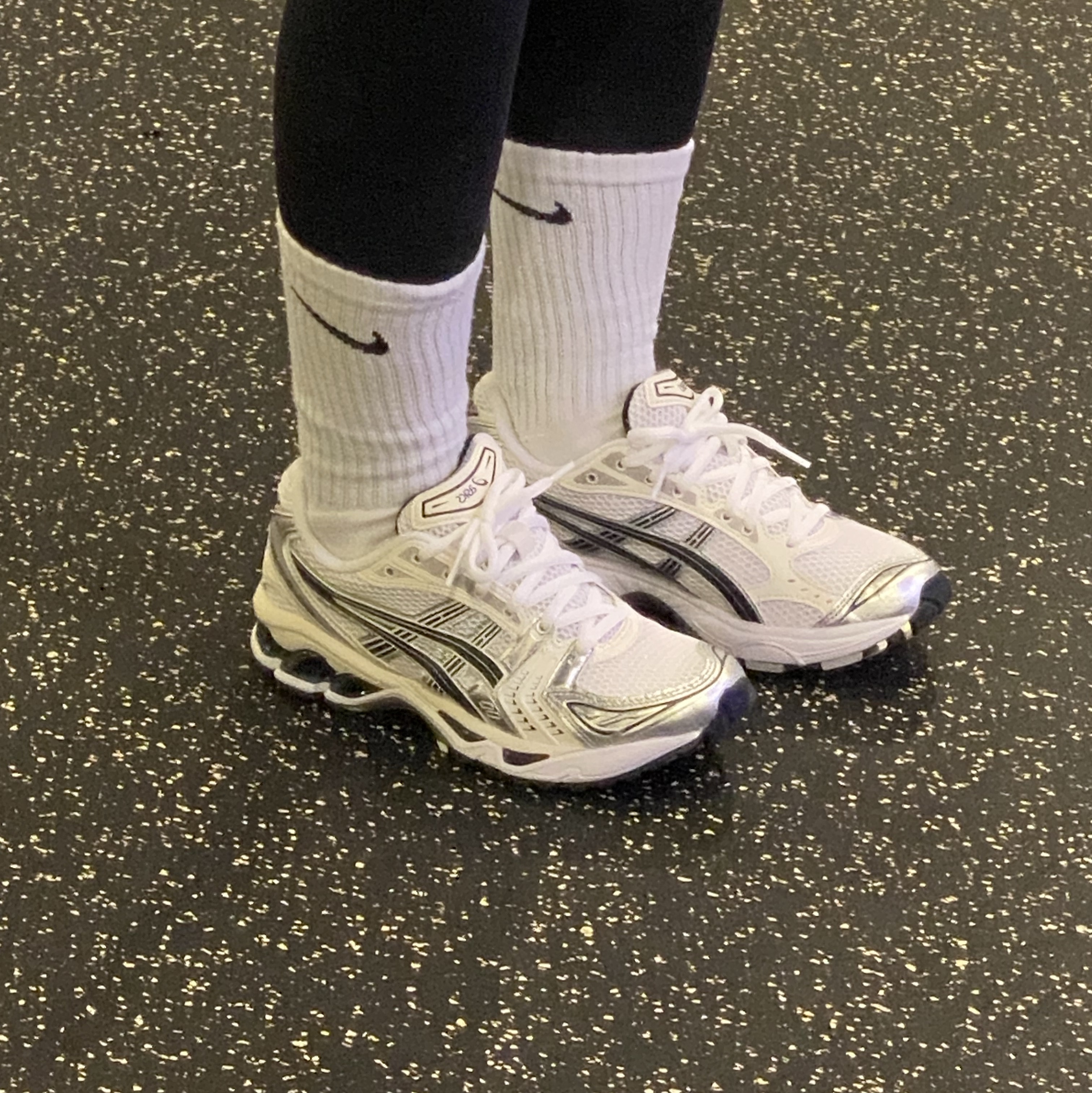 (W) Asics Gel-Kayano 14 White Midnight 착용 스타일 - 1