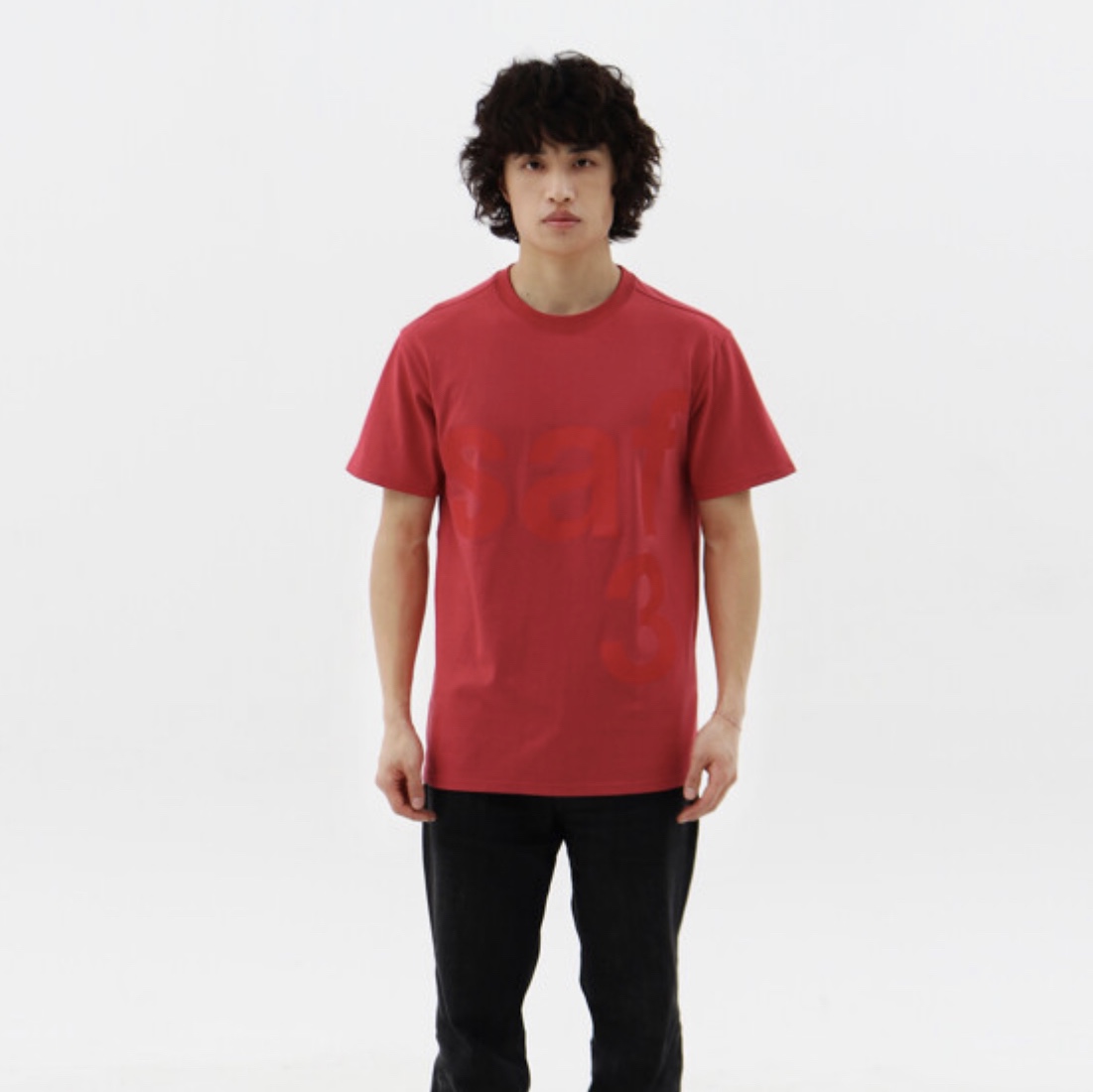 [KREAM 단독] Safarispot Basic Safari T-Shirt Red 착용 스타일