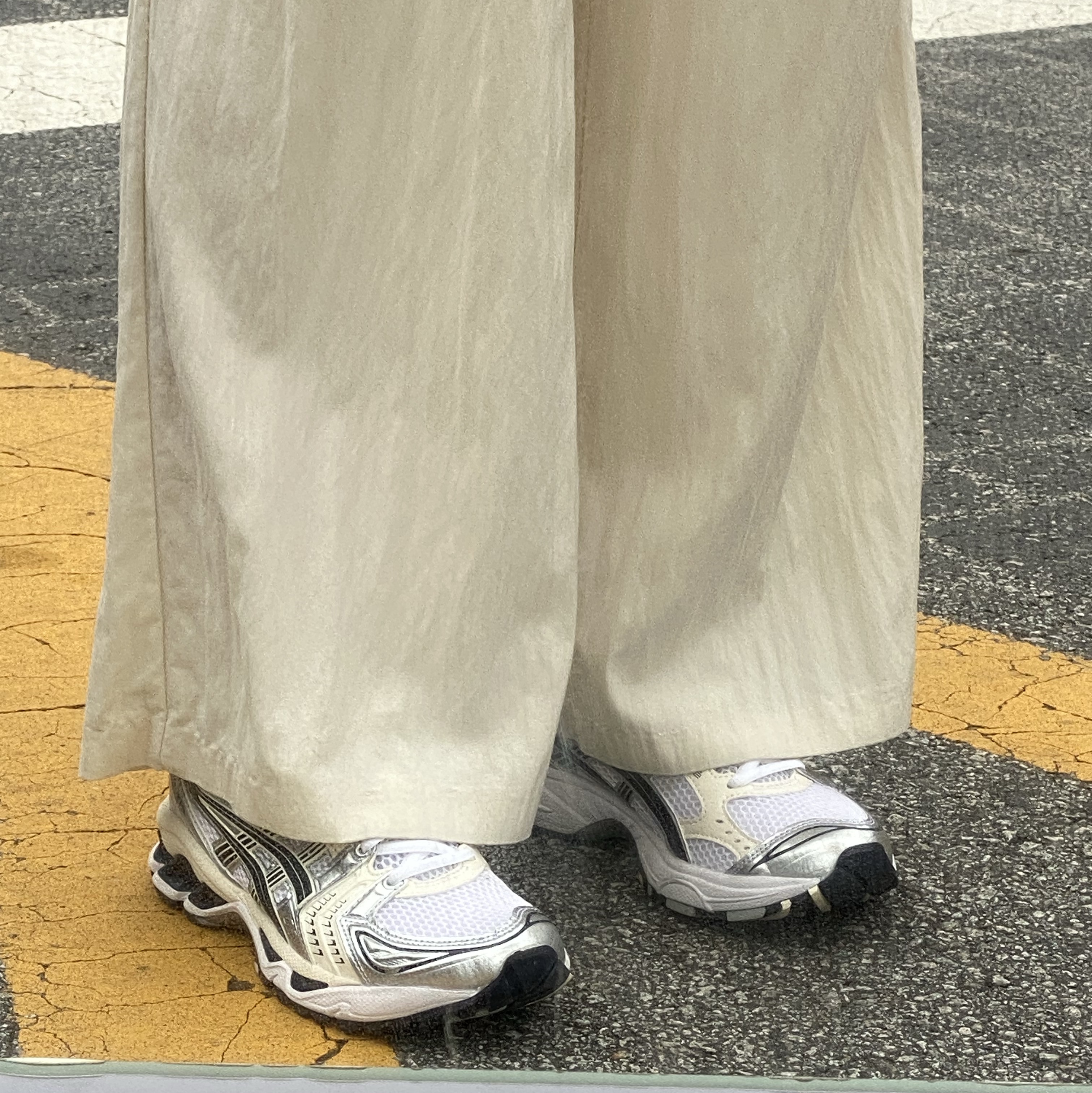 (W) Asics Gel-Kayano 14 White Midnight 착용 스타일 - 2
