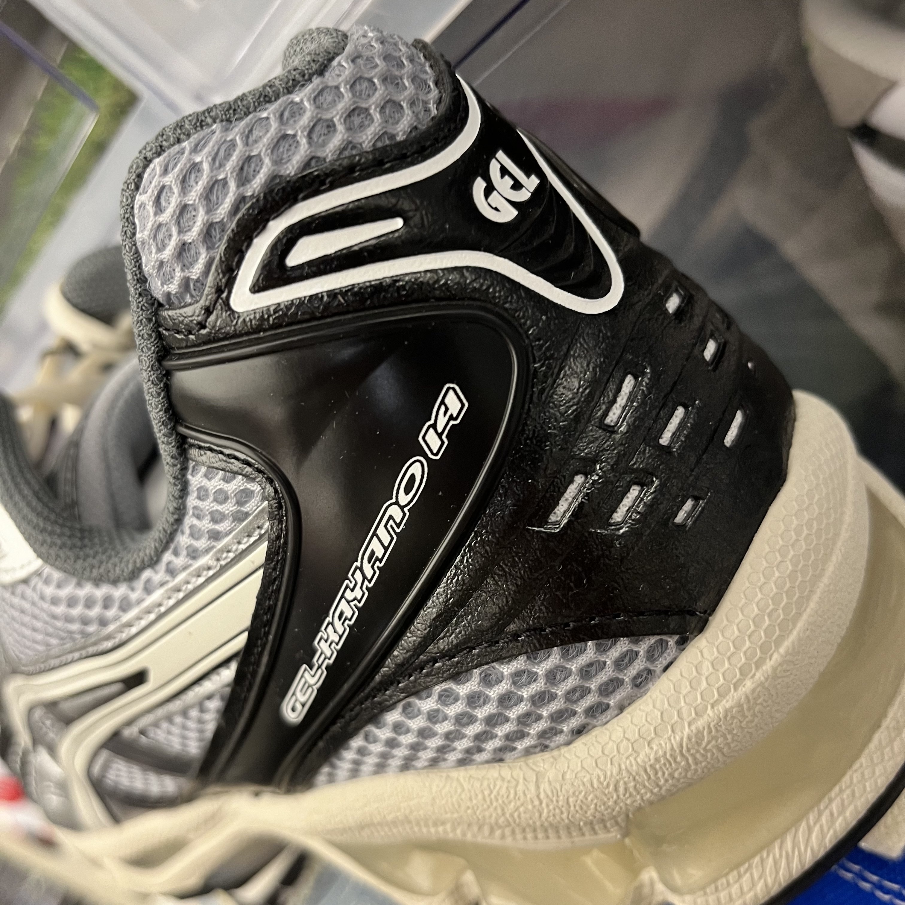 Asics Gel-Kayano 14 Black Glacier Grey 착용 스타일 - 2