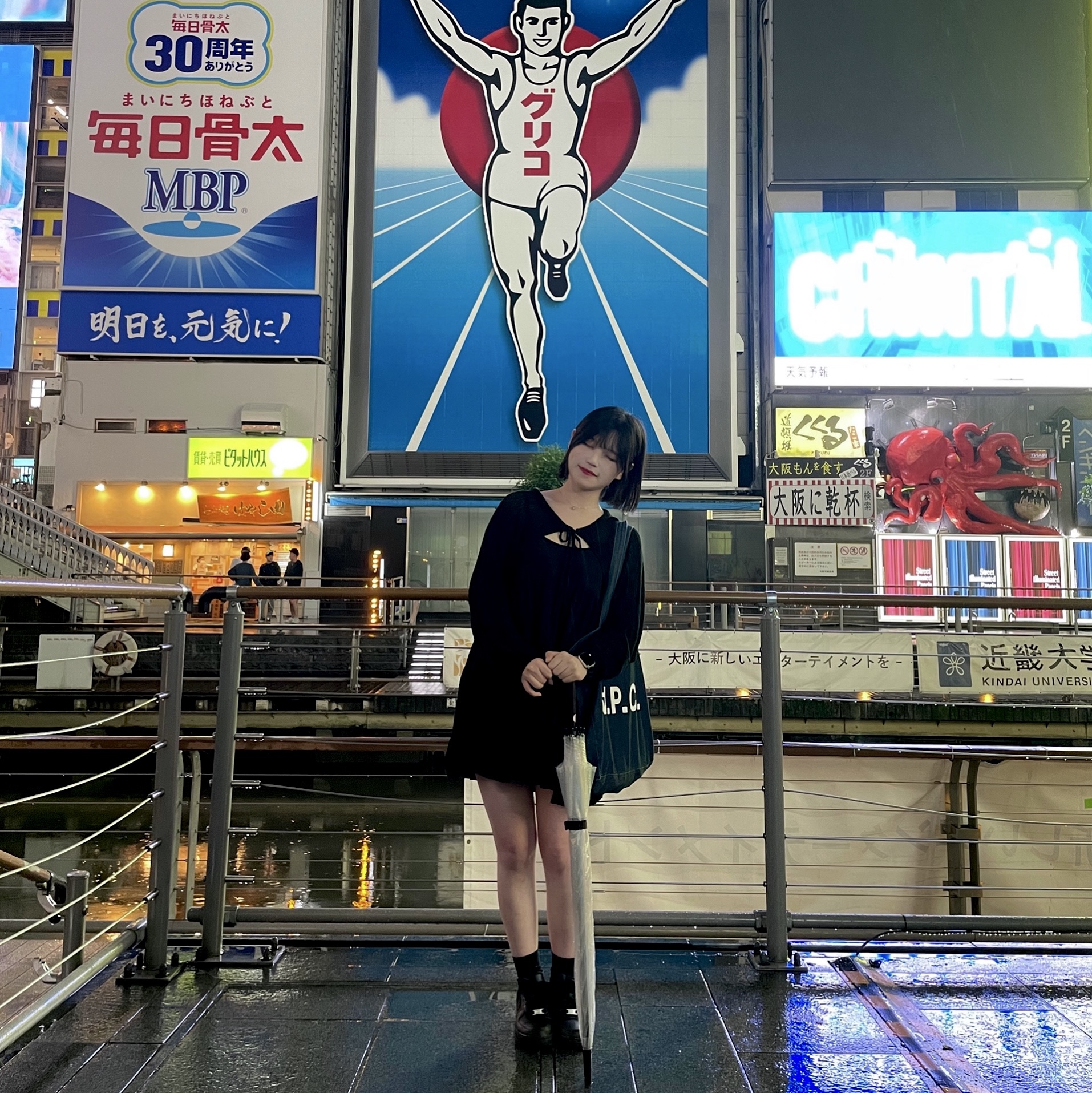 (W) Nike Air Force 1 '07 Low Triple Black, A.P.C. Daniela Shopping Bag Indigo 착용 스타일 - 2
