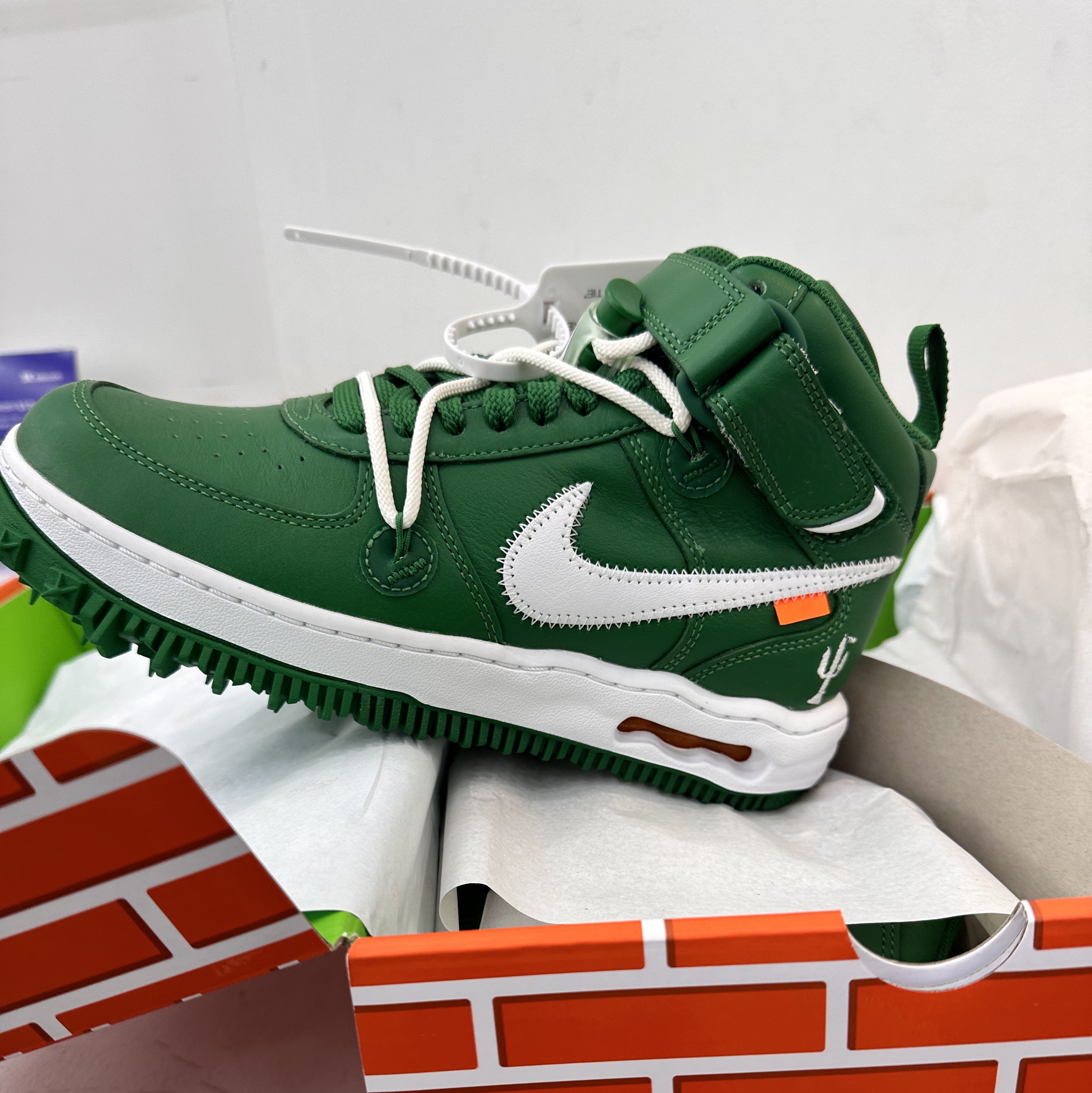 Nike x Off-White Air Force 1 Mid SP Leather Pine Green 착용 스타일