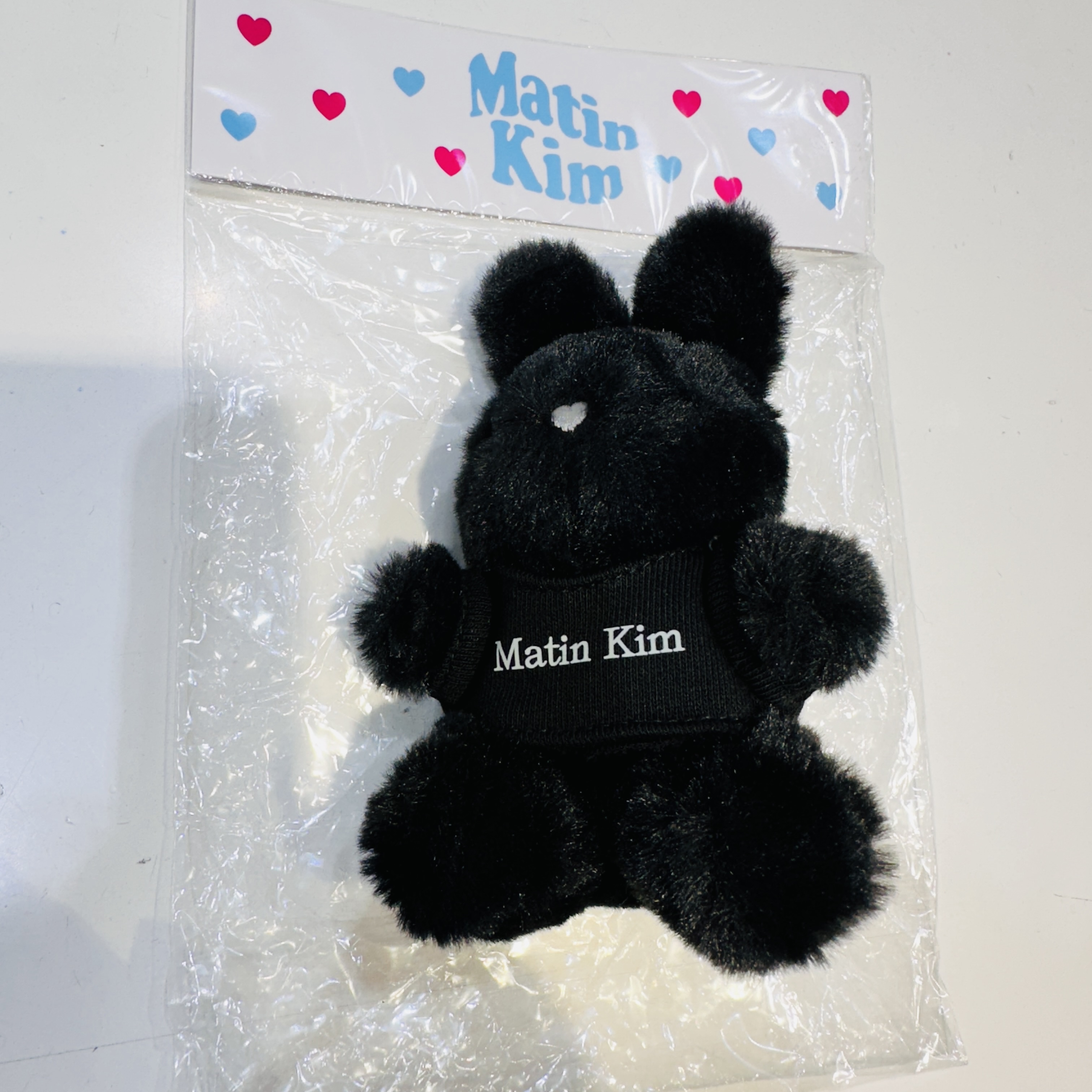 Matin Kim Black Bunny Toy Keyring Black 착용 스타일 - 1