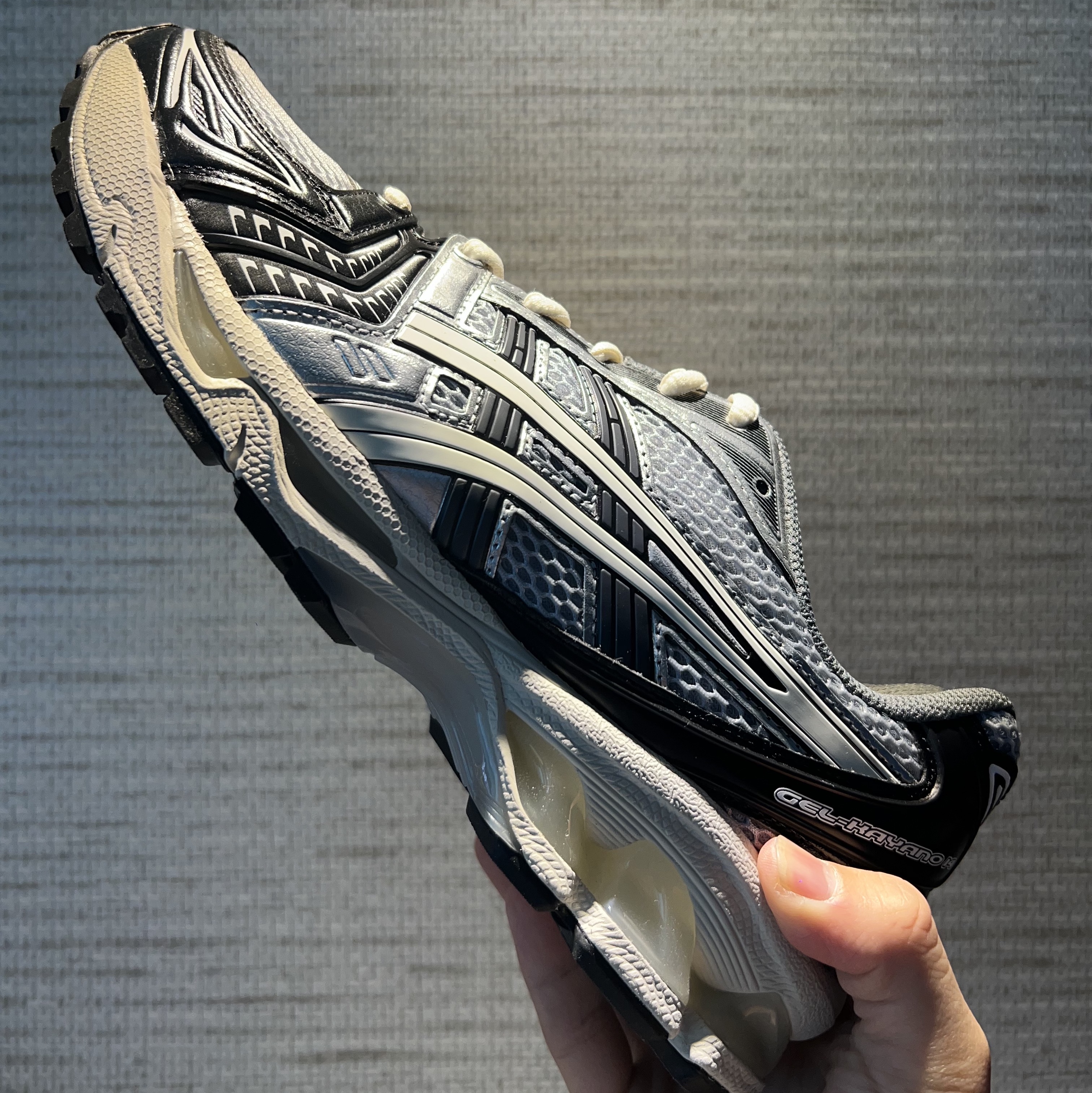 Asics Gel-Kayano 14 Black Glacier Grey 착용 스타일