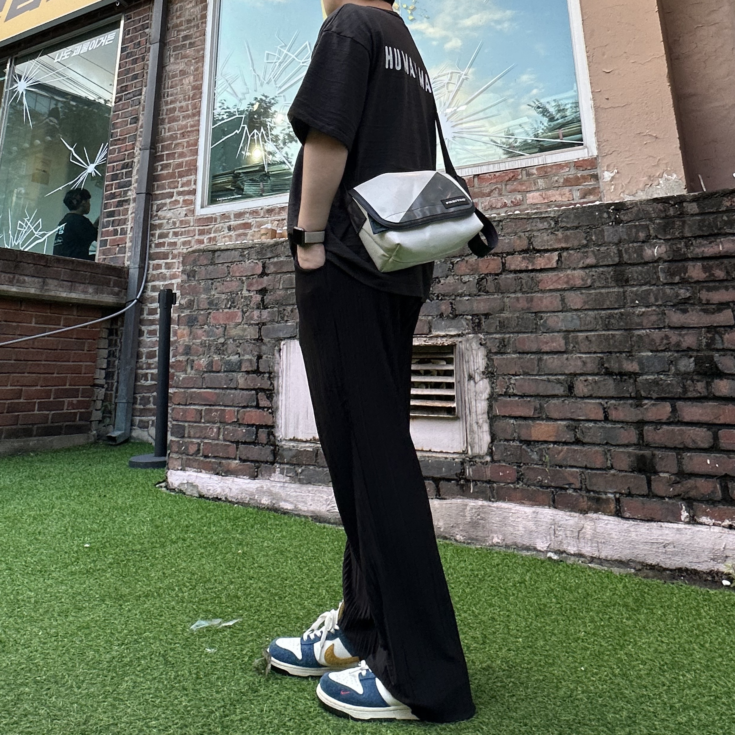 Nike x Kasina Dunk Low 80's Bus, Human Made Graphic T-Shirt #11 Black 착용 스타일