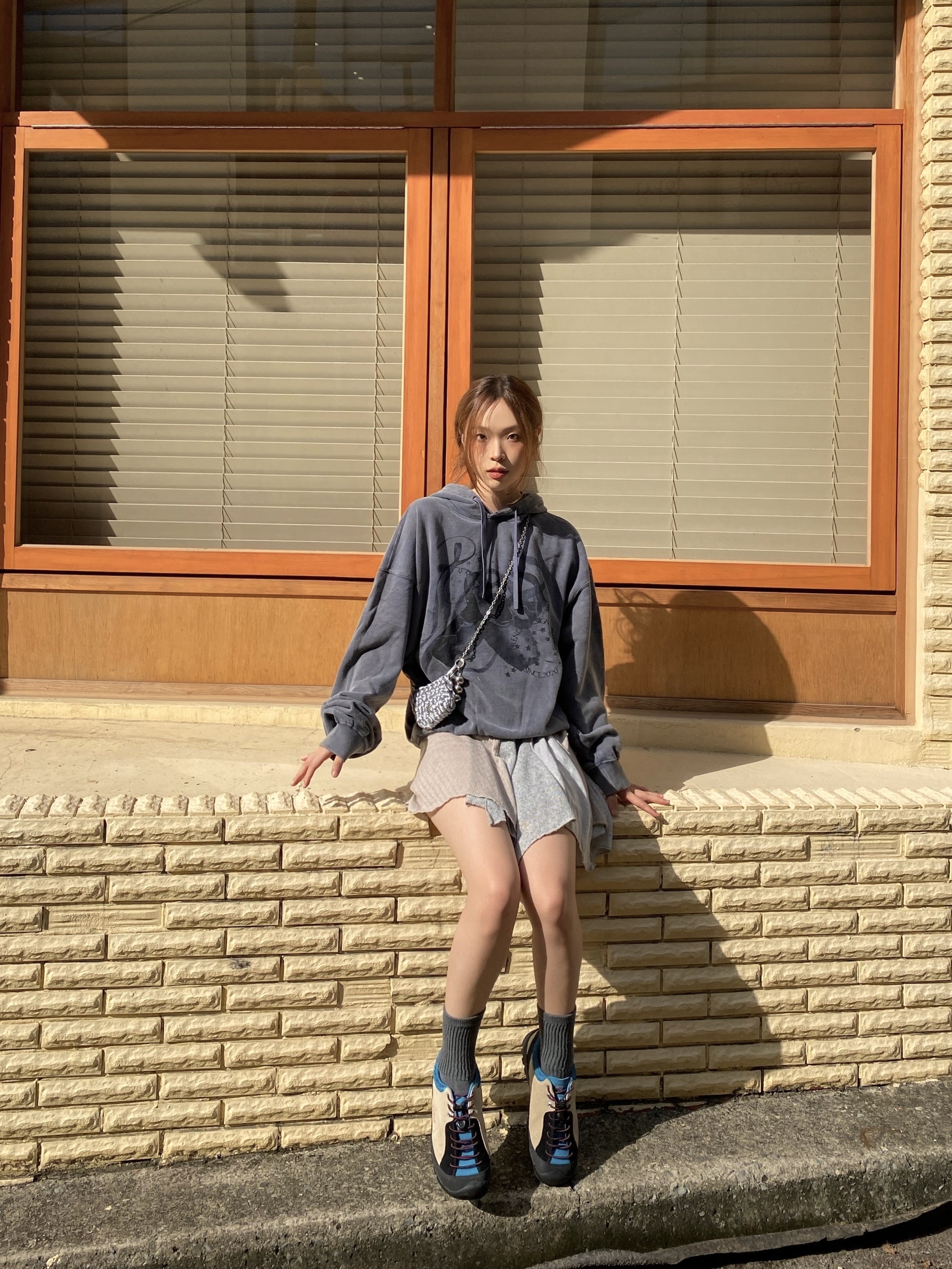 Keen Jasper Rocks SP Sneakers Beige, Heeari Women Lav Satin Knit Mini Bag Silver 착용 스타일 - 1