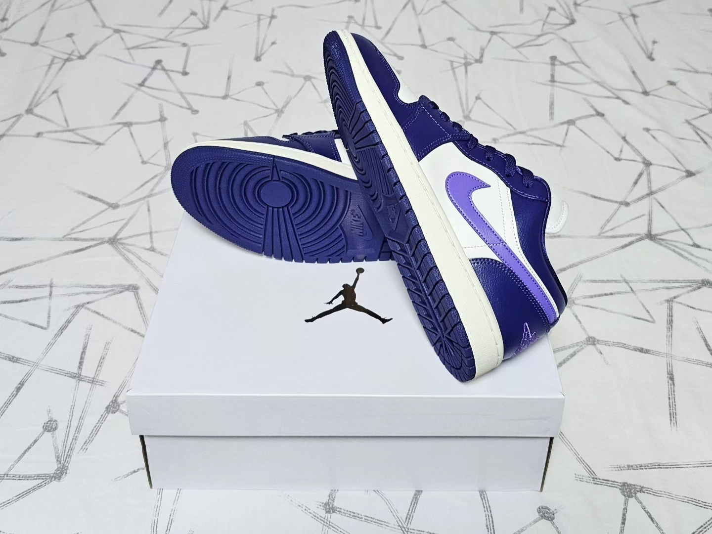 (W) Jordan 1 Low Sky J Purple Sail 착용 스타일 - 4