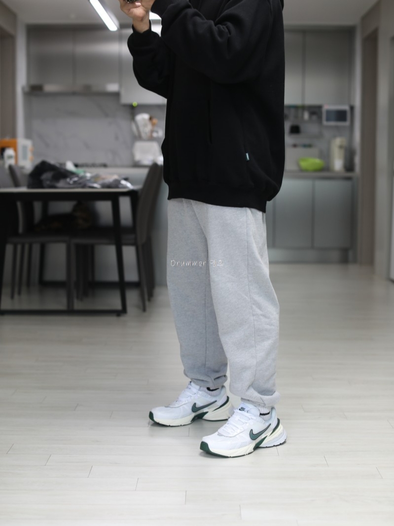 Nike V2K Run White Fir 착용 스타일