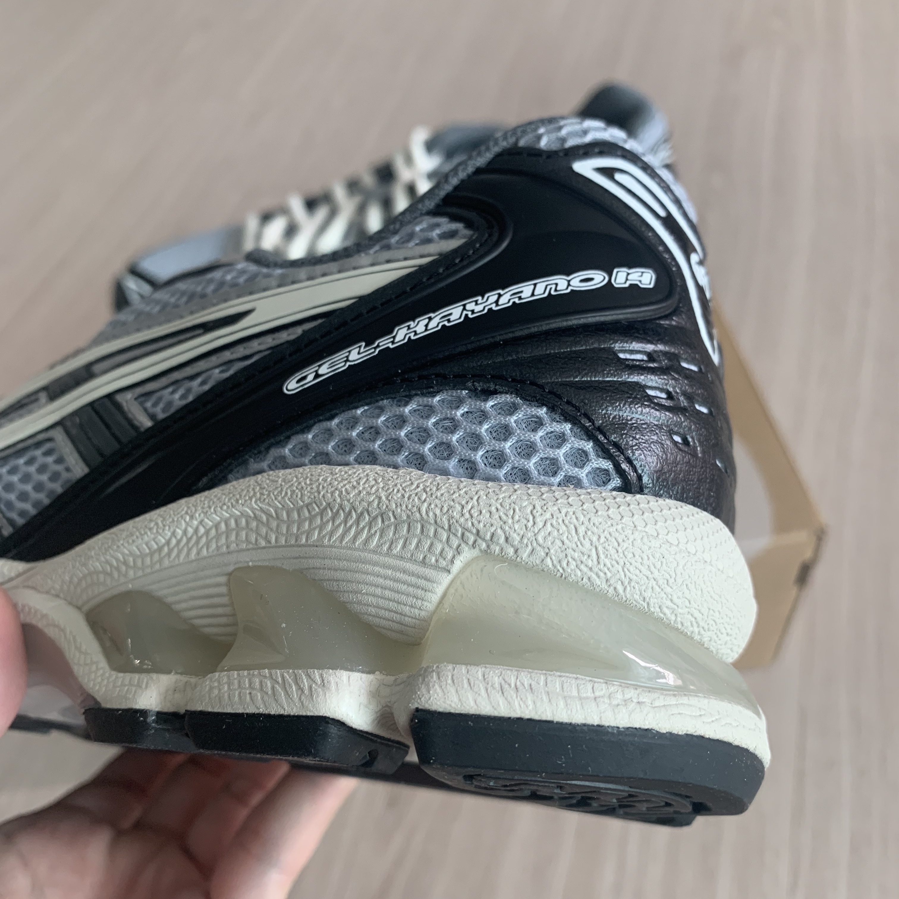 Asics Gel-Kayano 14 Black Glacier Grey 착용 스타일 - 5