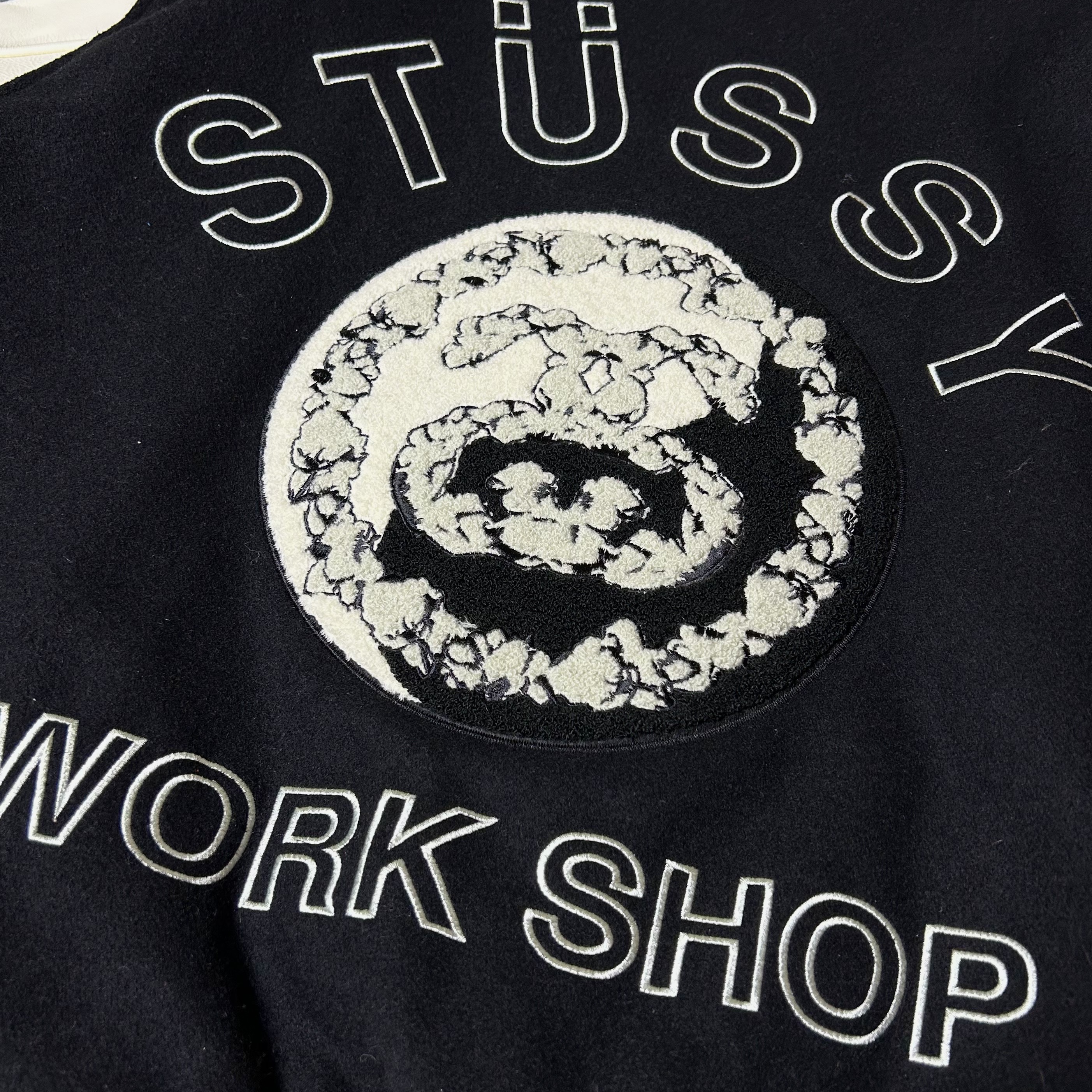 Stussy x Our Legacy x Denim Tears TTL Varsity Jacket Black 착용 스타일 - 2