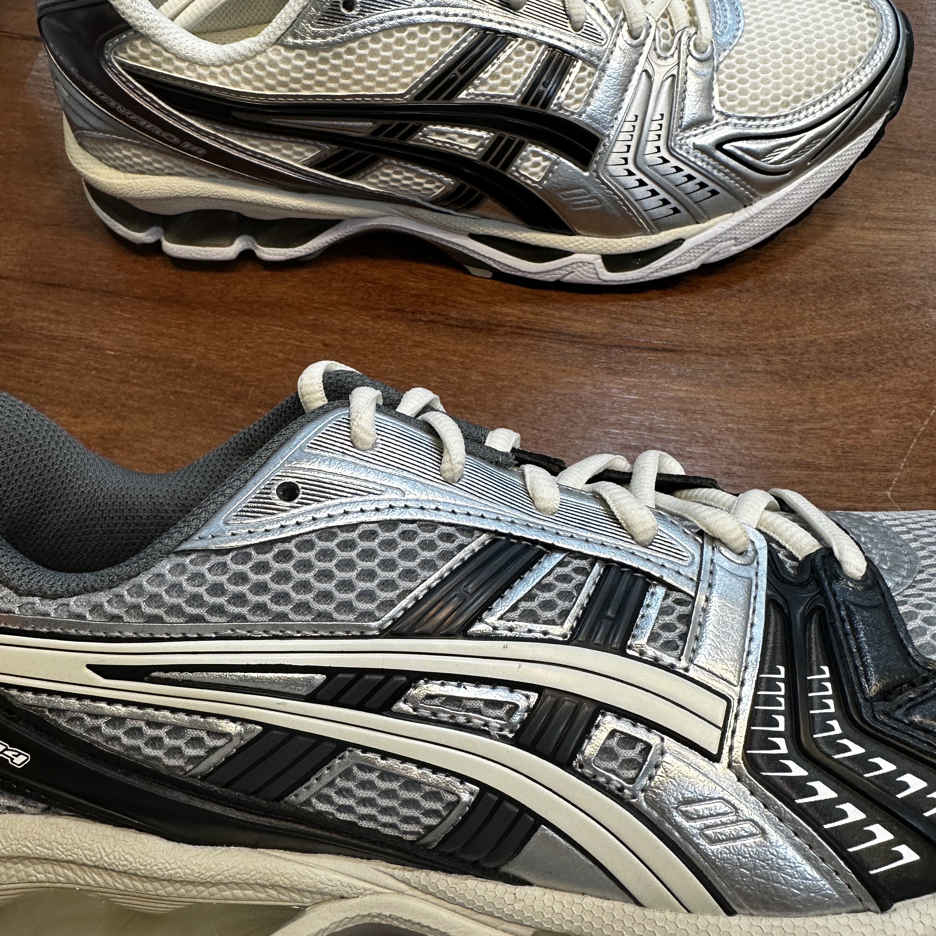 Asics Gel-Kayano 14 Black Glacier Grey, Asics Gel-Kayano 14 Cream Black 착용 스타일 - 2