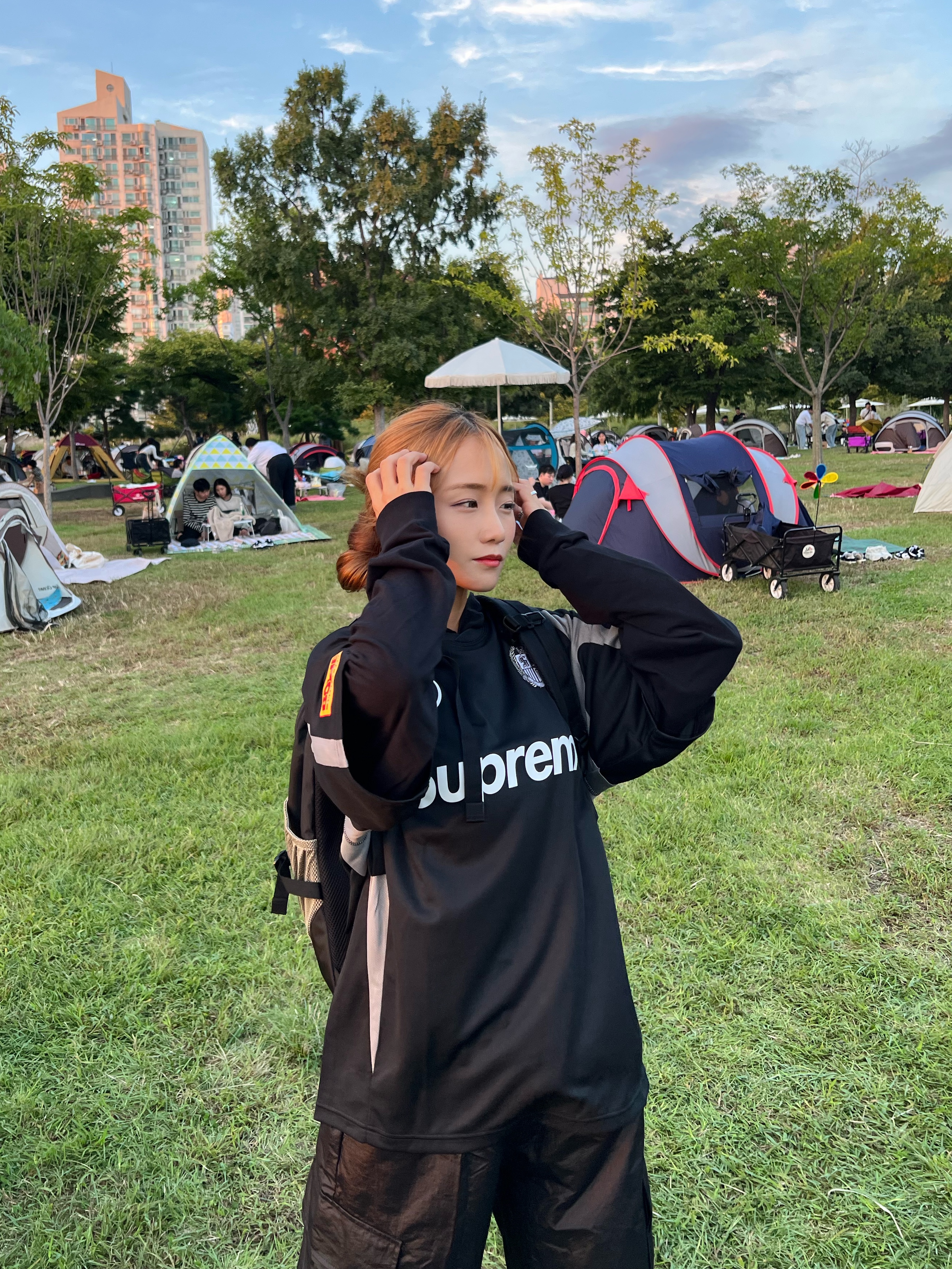 Supreme Backpack Blue - 23FW, Supreme Hooded Soccer Jersey Black - 23FW 착용 스타일 - 2