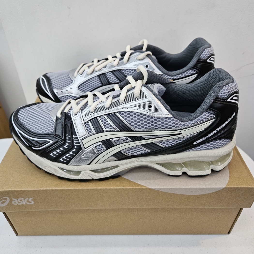Asics Gel-Kayano 14 Black Glacier Grey 착용 스타일