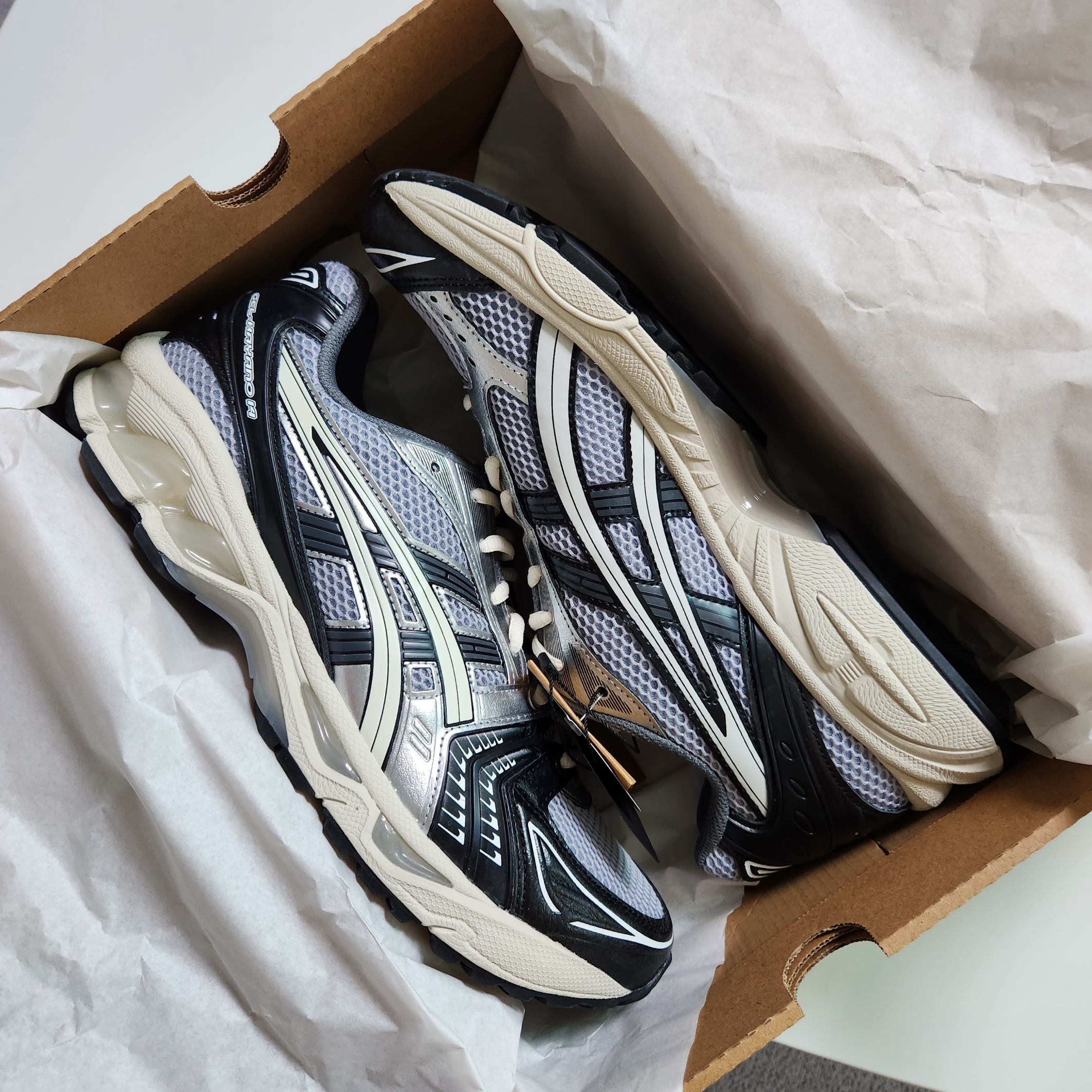 Asics Gel-Kayano 14 Black Glacier Grey 착용 스타일