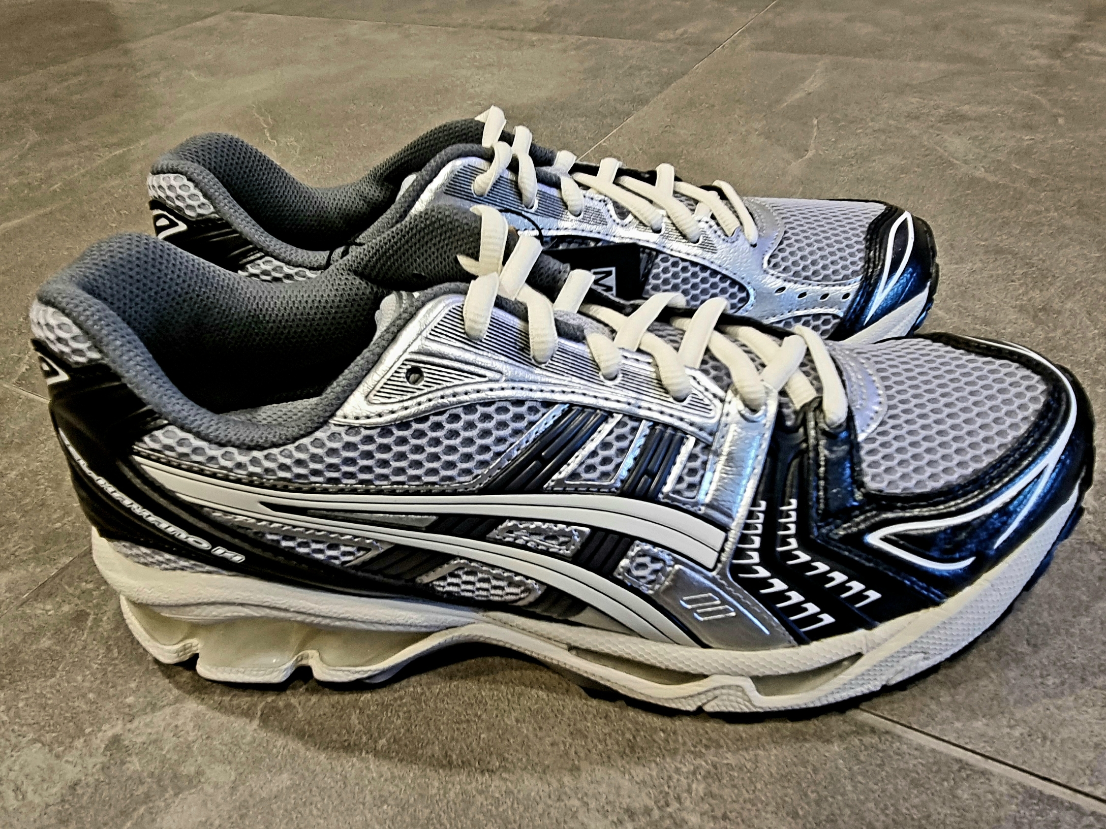 Asics Gel-Kayano 14 Black Glacier Grey 착용 스타일 - 2