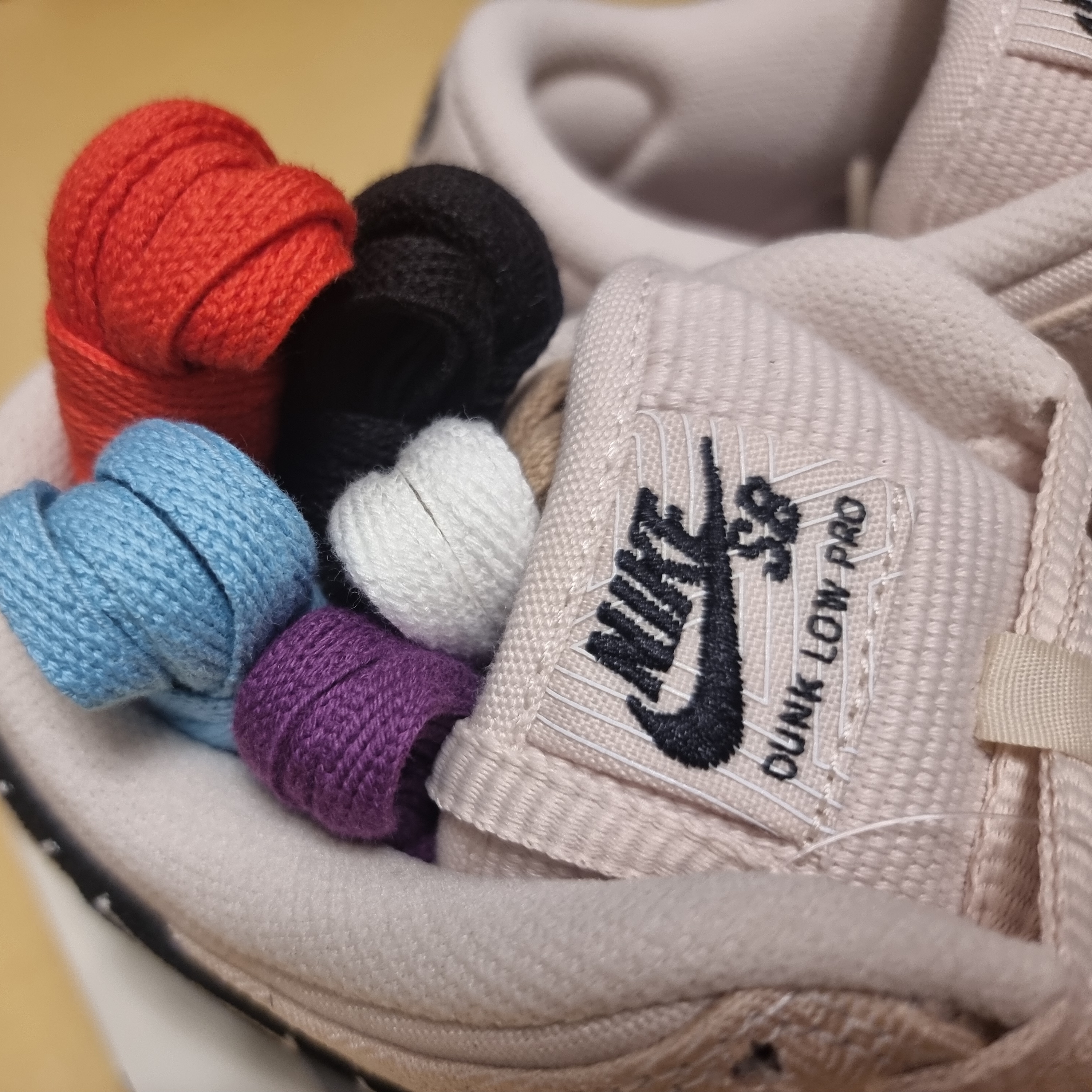 Nike x Albino & Preto SB Dunk Low Fossil Black 착용 스타일 - 2