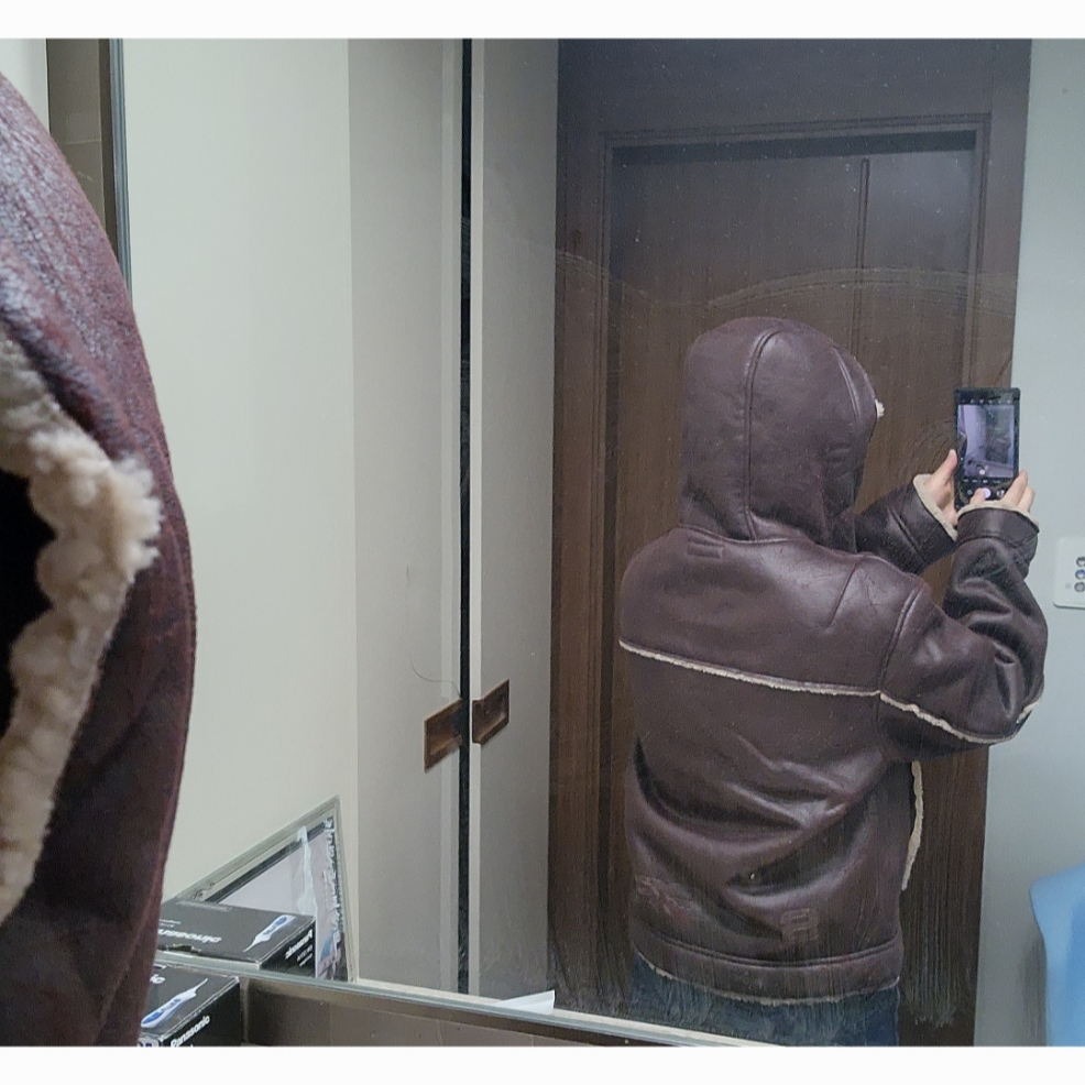 Supreme Faux Shearling Hooded Jacket Brick - 23SS 착용 스타일