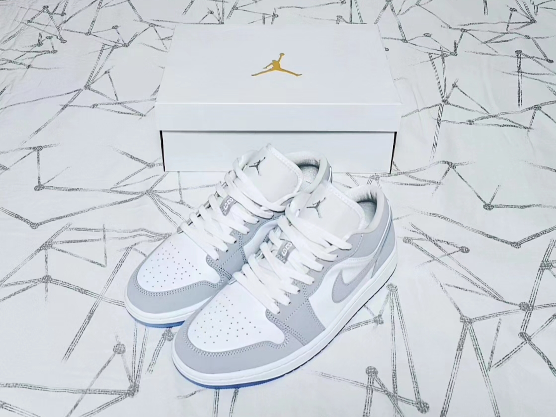 (W) Jordan 1 Low White Wolf Grey 착용 스타일 - 1