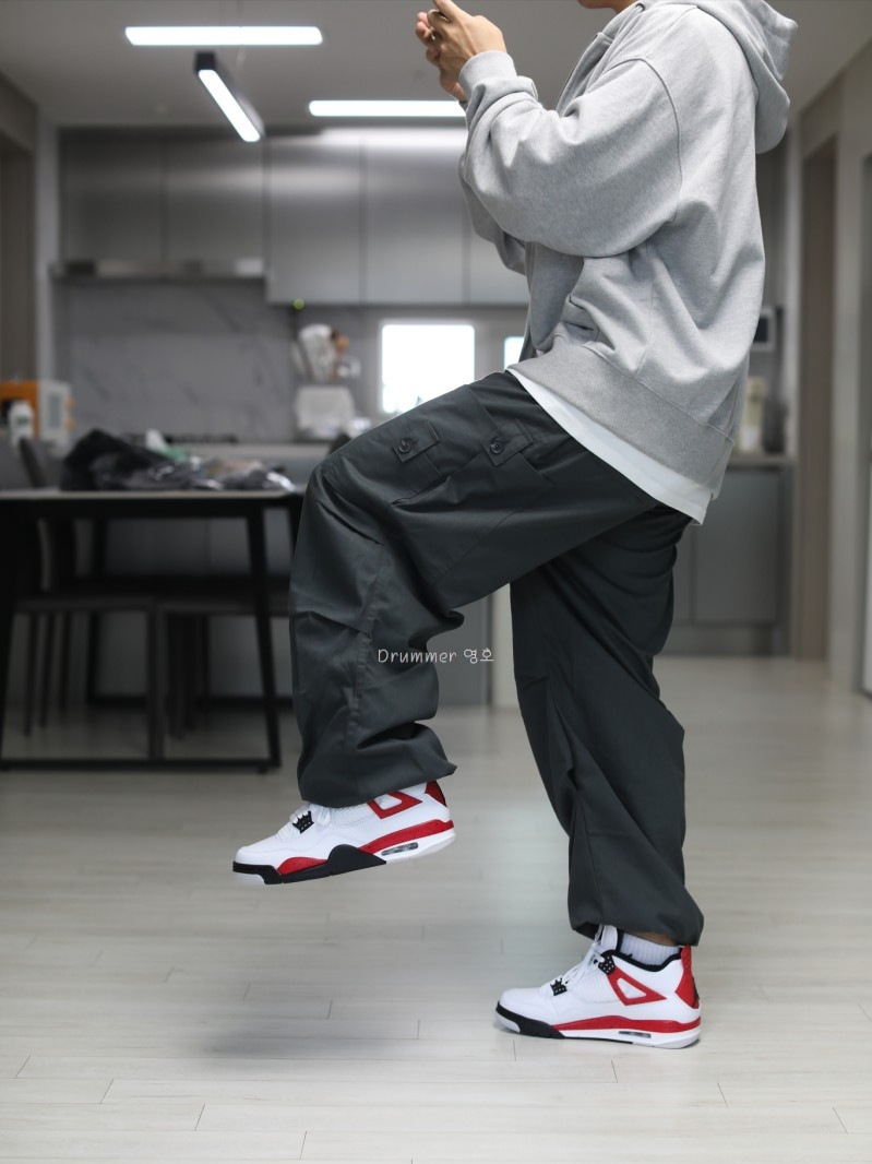 Jordan 4 Retro Red Cement 착용 스타일 - 1