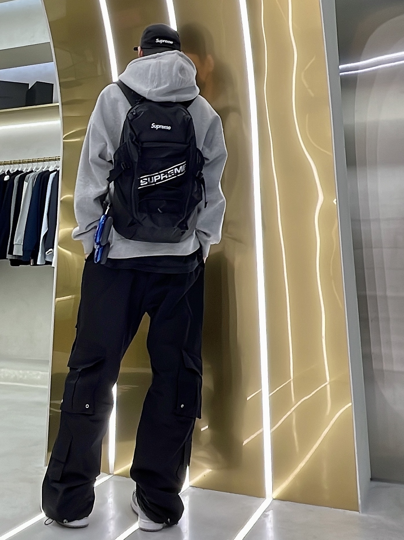 (W) Jordan 1 Mid Sail Stealth, Apple AirPods Max Lightning Space Gray (Korean Ver.) 착용 스타일 - 2