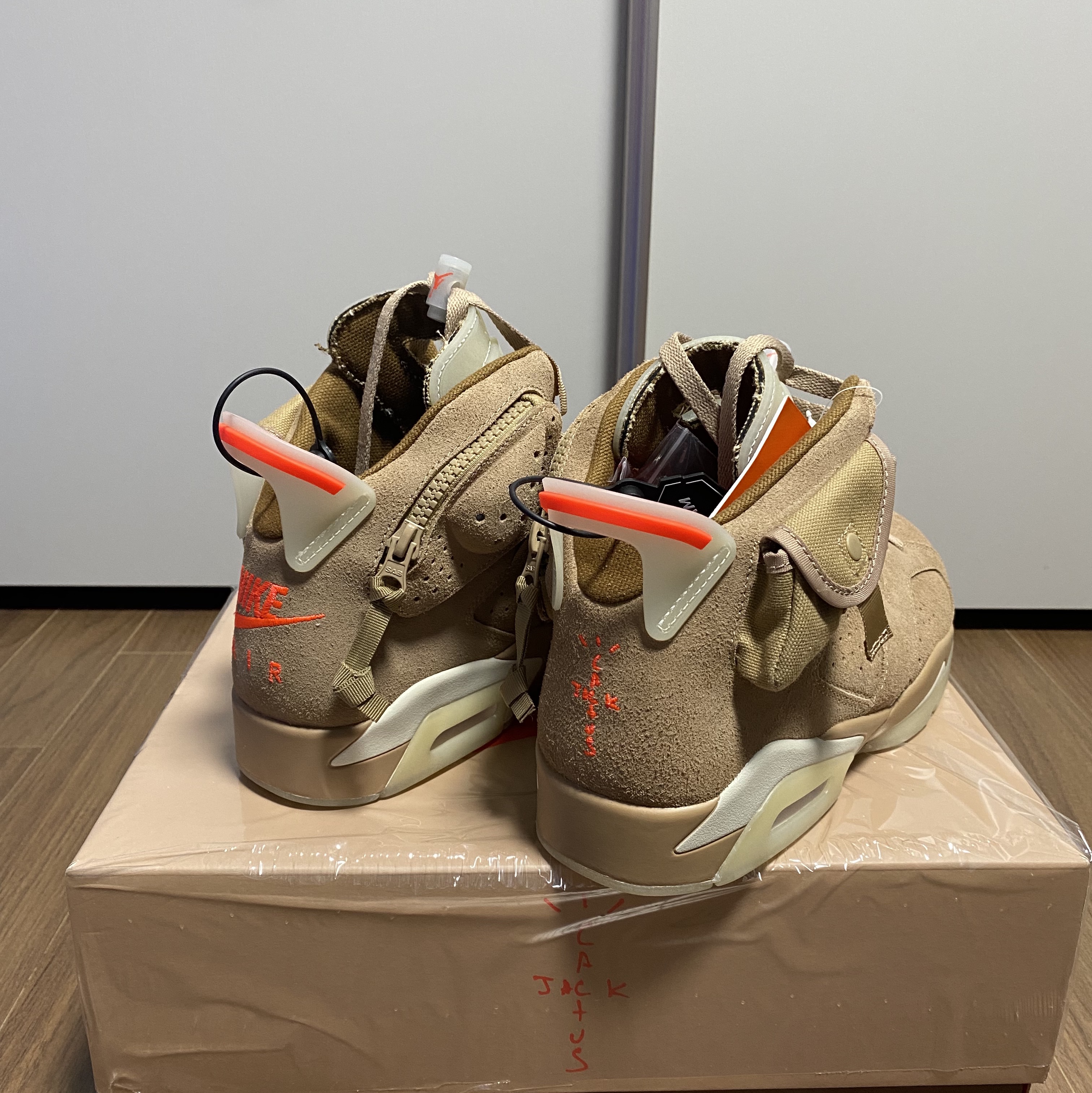 Jordan 6 x Travis Scott Retro SP British Khaki 착용 스타일