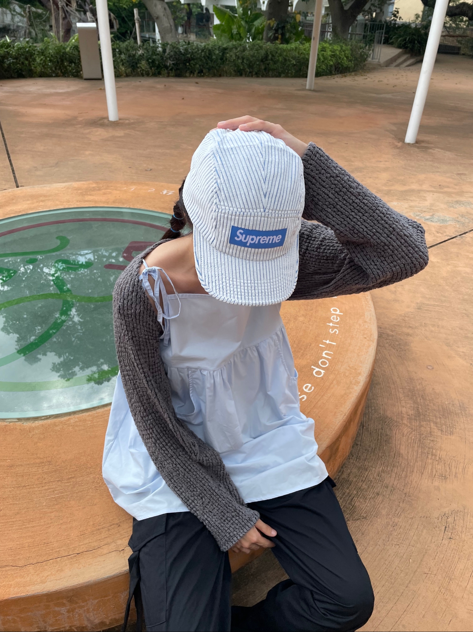 Supreme 2-Tone Corduroy Camp Cap White - 23SS, New Balance 2002R Gray 착용 스타일 - 1