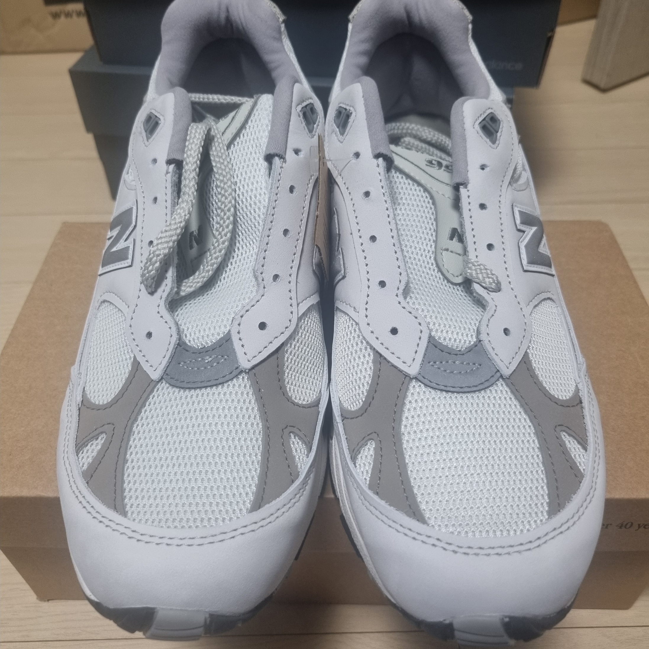 New Balance 991 Made in UK White Grey 착용 스타일 - 1