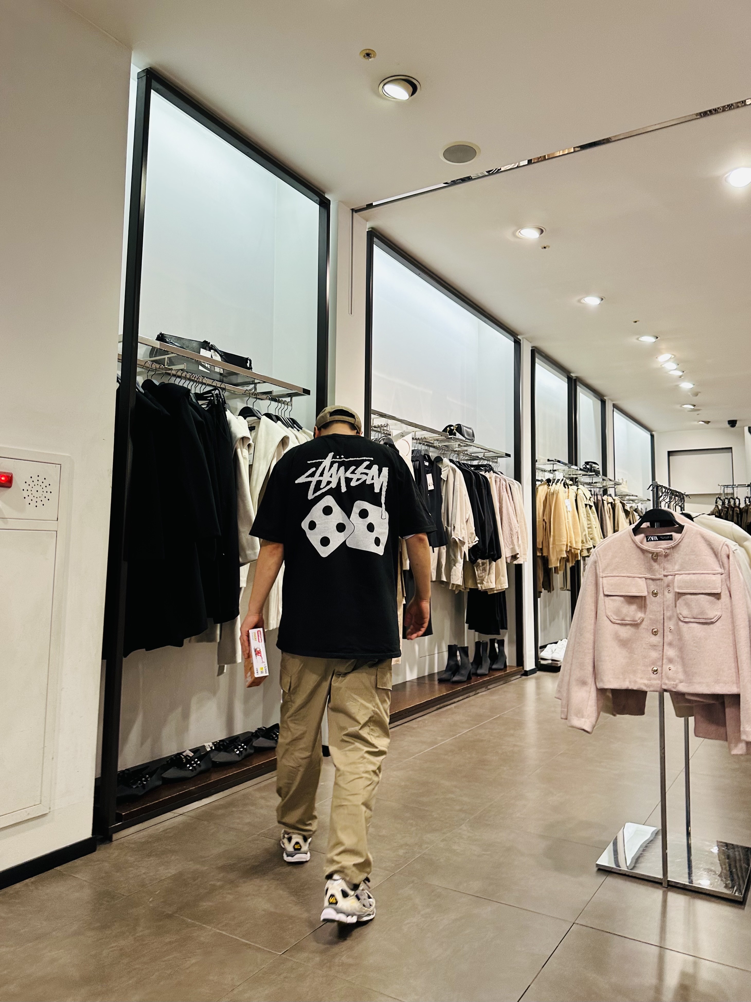 Malbon Golf x Nike Dri-Fit Legacy 91 Tech Cap Khaki, Stussy Dice Pigment Dyed T-Shirt Black 2021 착용 스타일 - 2