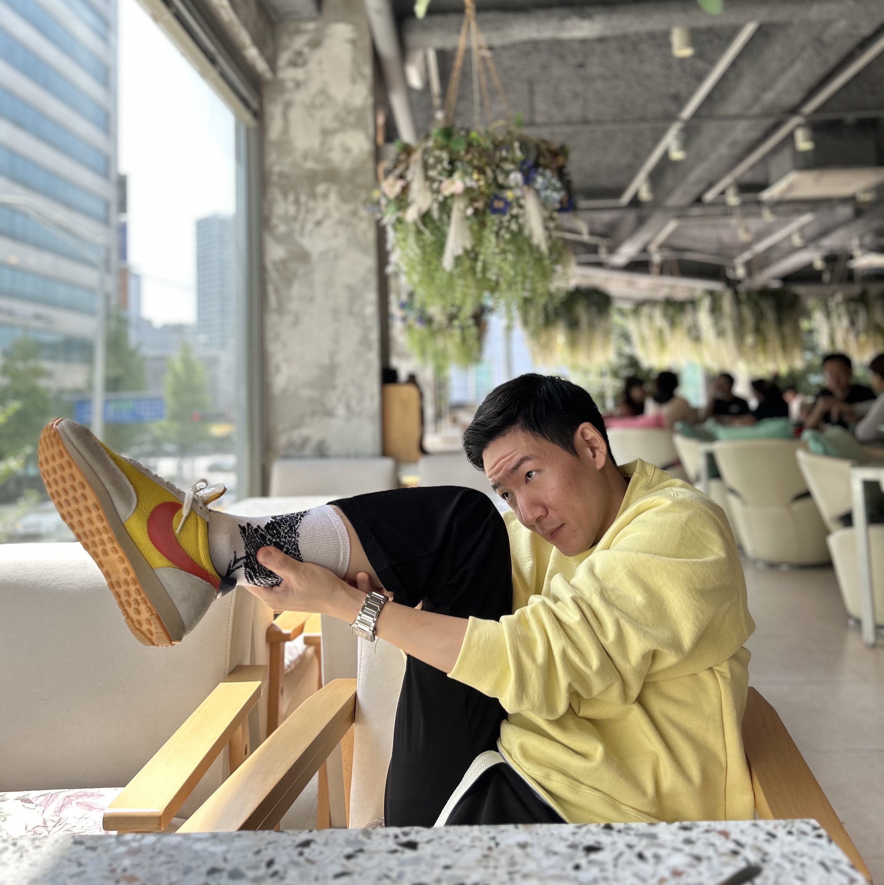 Supreme Box Logo Crewneck Pale Yellow - 22FW, Cartier Tank Must Watch Extra Large Automatic Steel Bracelet Steel 착용 스타일 - 3