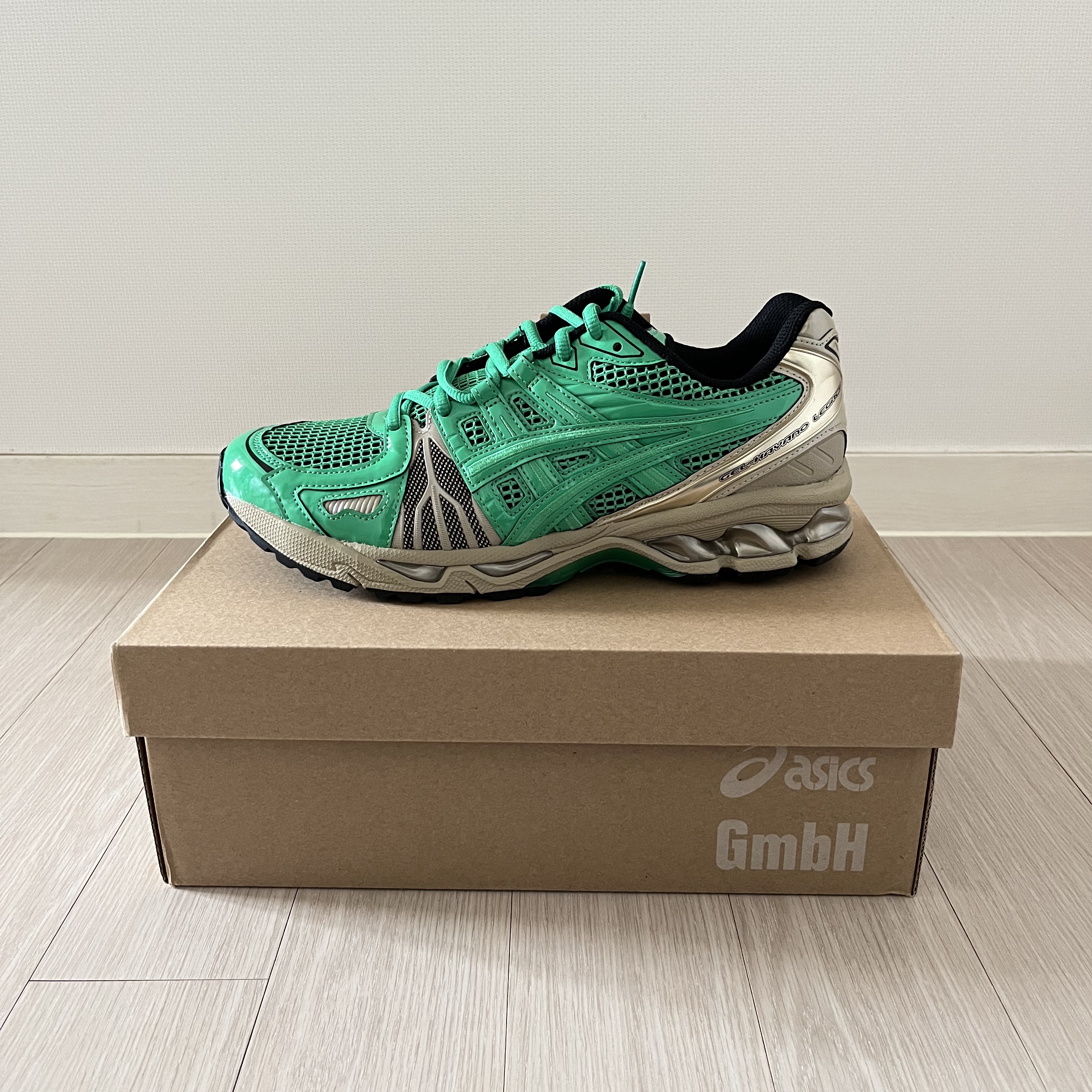 Asics x GmbH Gel-Kayano Legacy Coriander Green Gold 착용 스타일