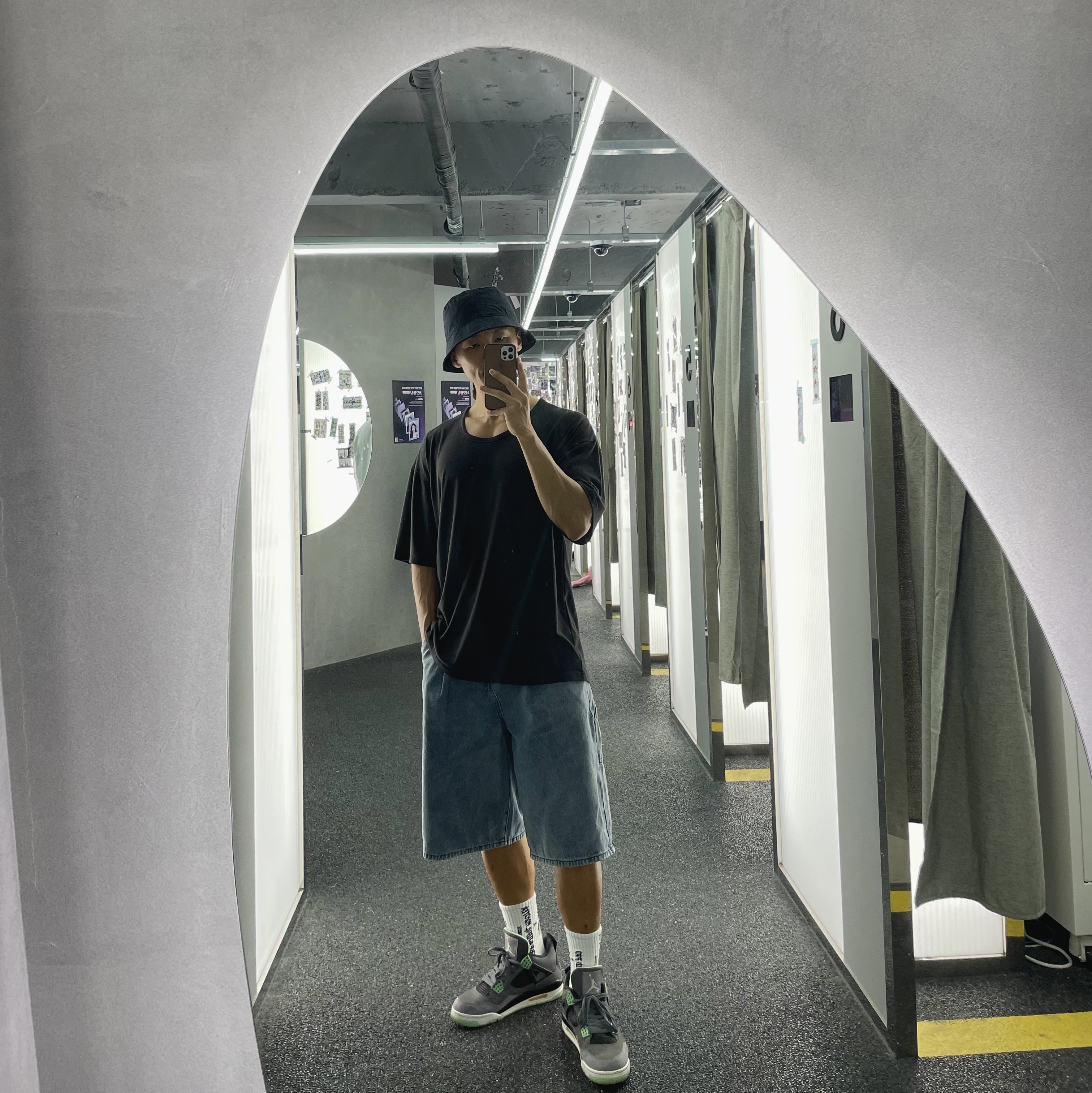 Jordan 4 Retro Green Glow 착용 스타일