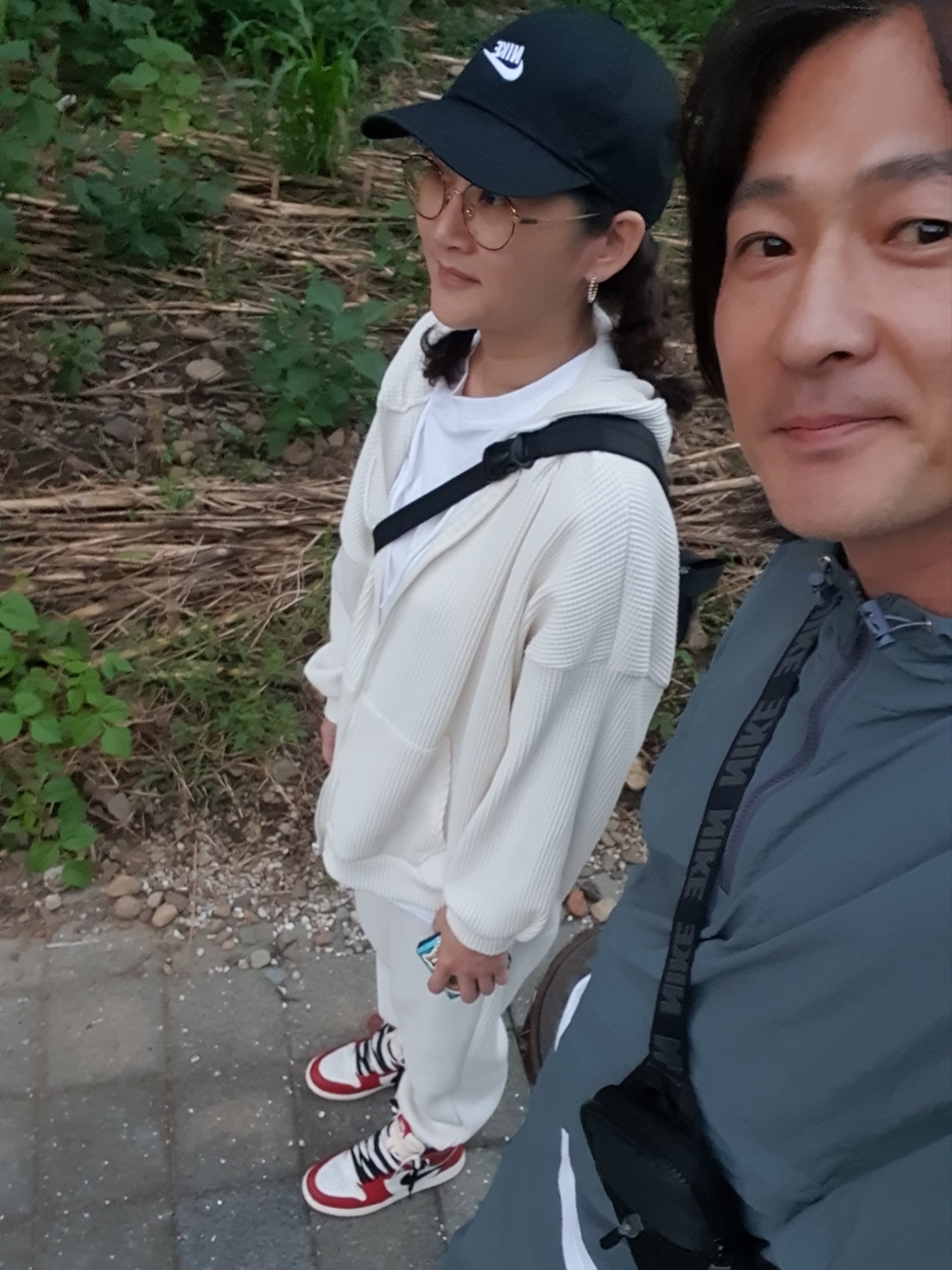 Nike Heritage 86 Futura Washed Cap Black White, Nike x Travis Scott Air Max 270 React Cactus Trails 착용 스타일 - 1