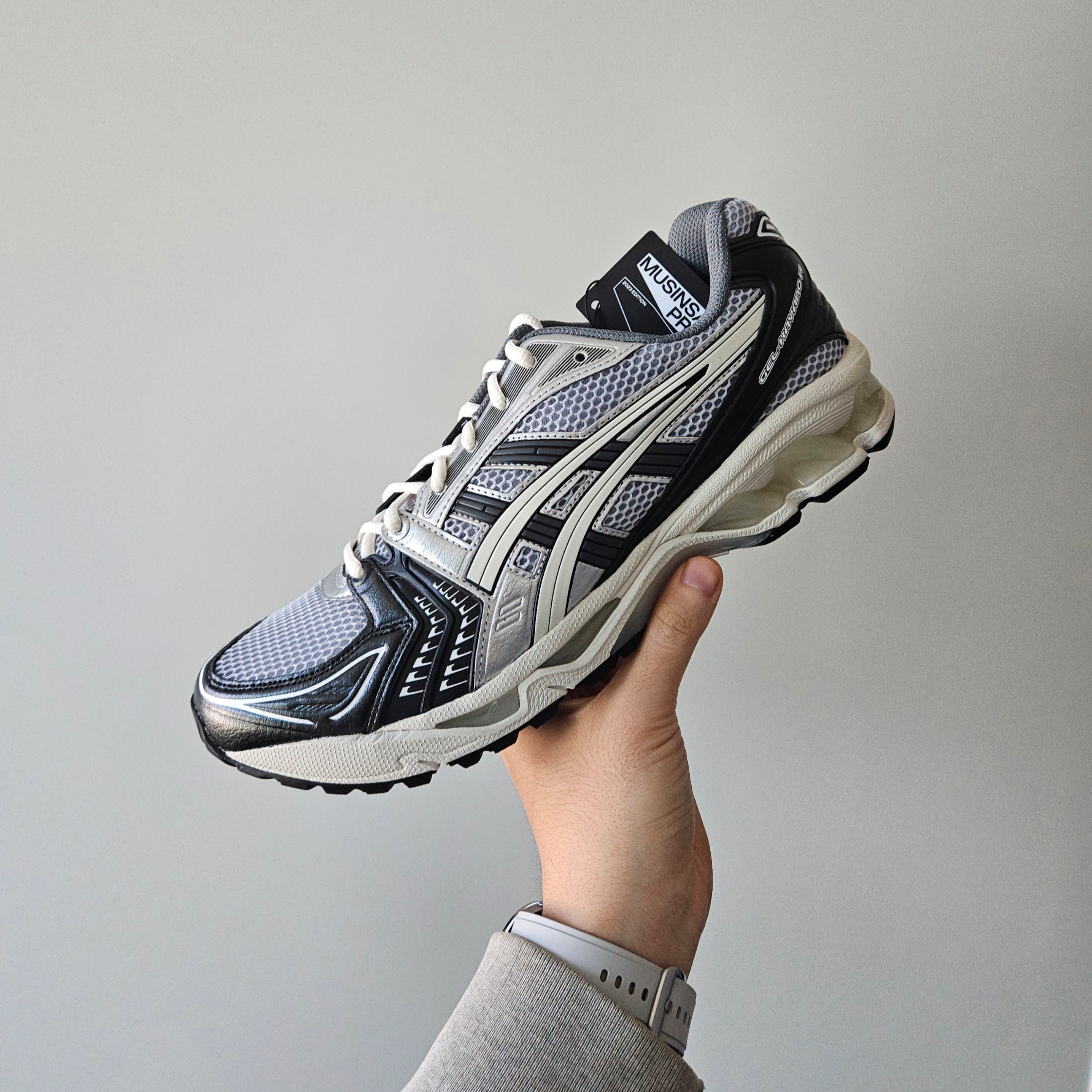 Asics Gel-Kayano 14 Black Glacier Grey 착용 스타일