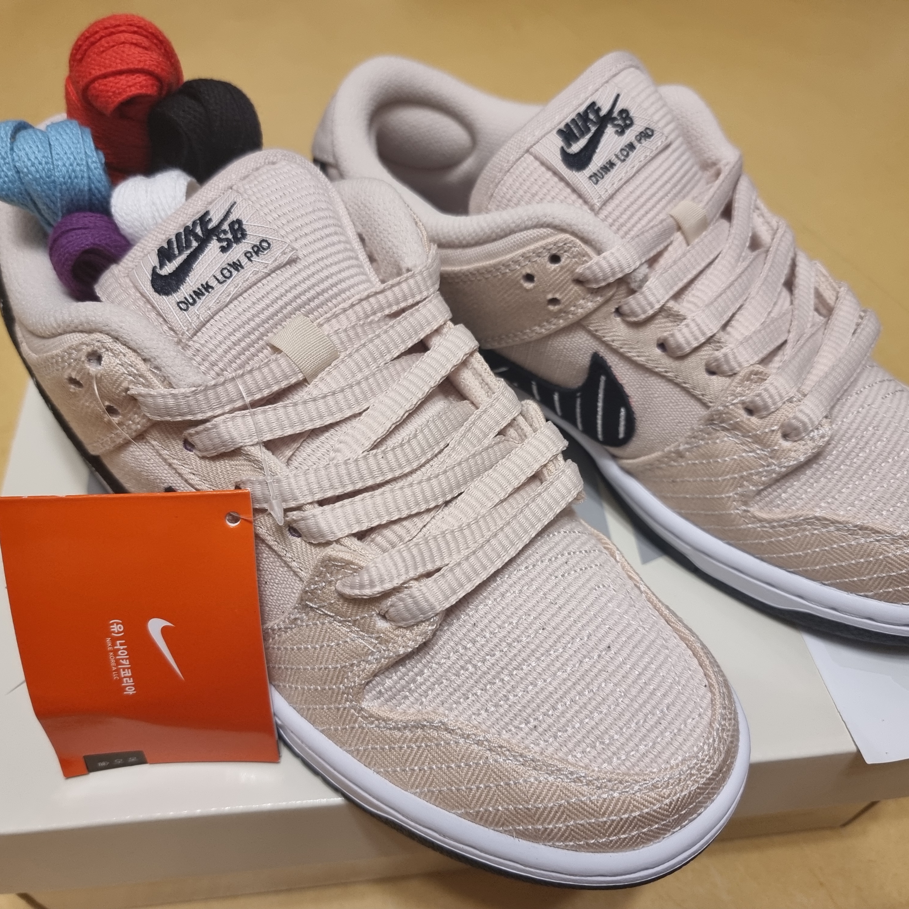 Nike x Albino & Preto SB Dunk Low Fossil Black 착용 스타일 - 1
