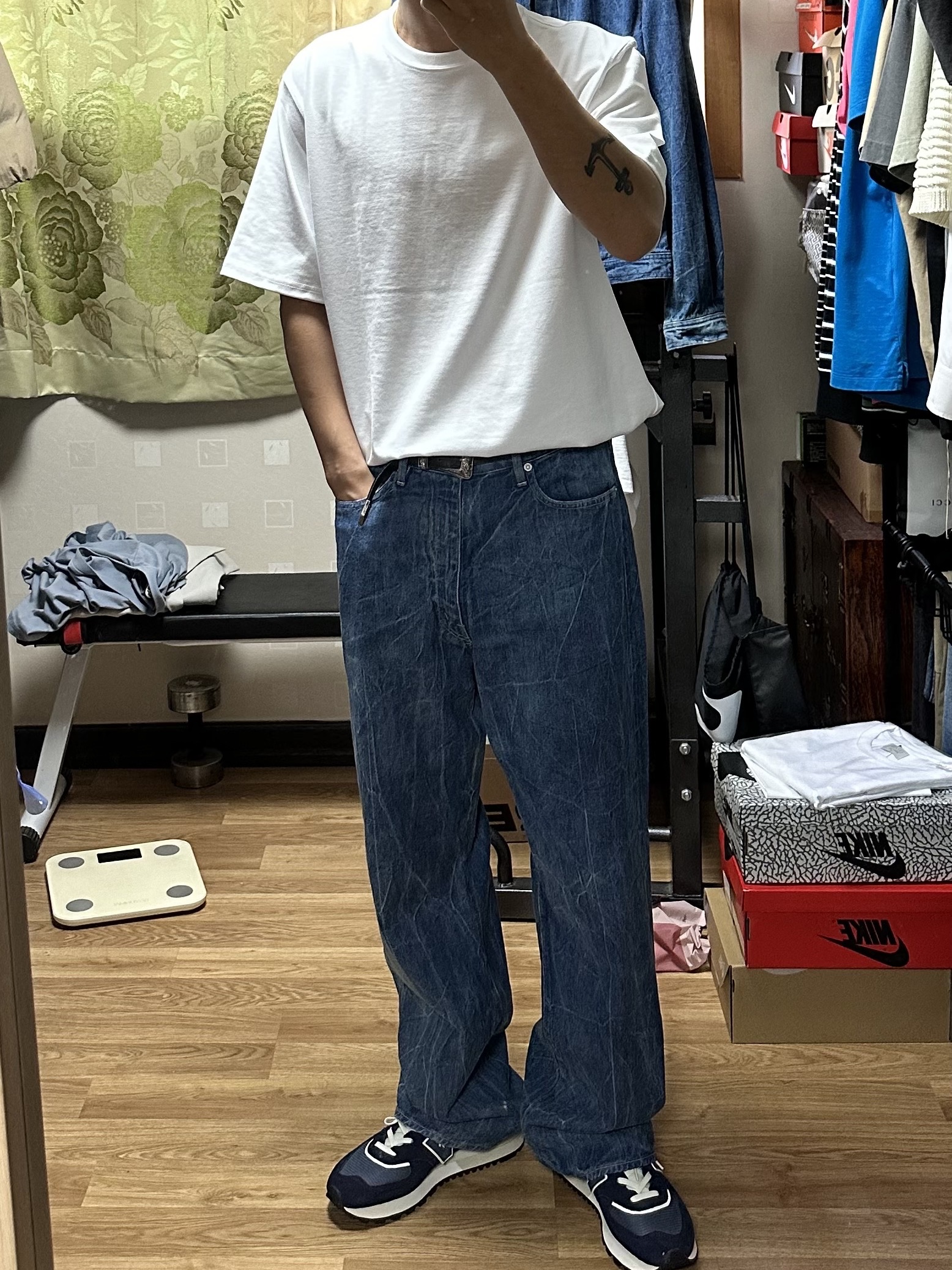 New Balance 574 Legacy Navy, Auralee Selvedge Faded Light Denim Pants Lightning Effect Indigo - 23SS 착용 스타일