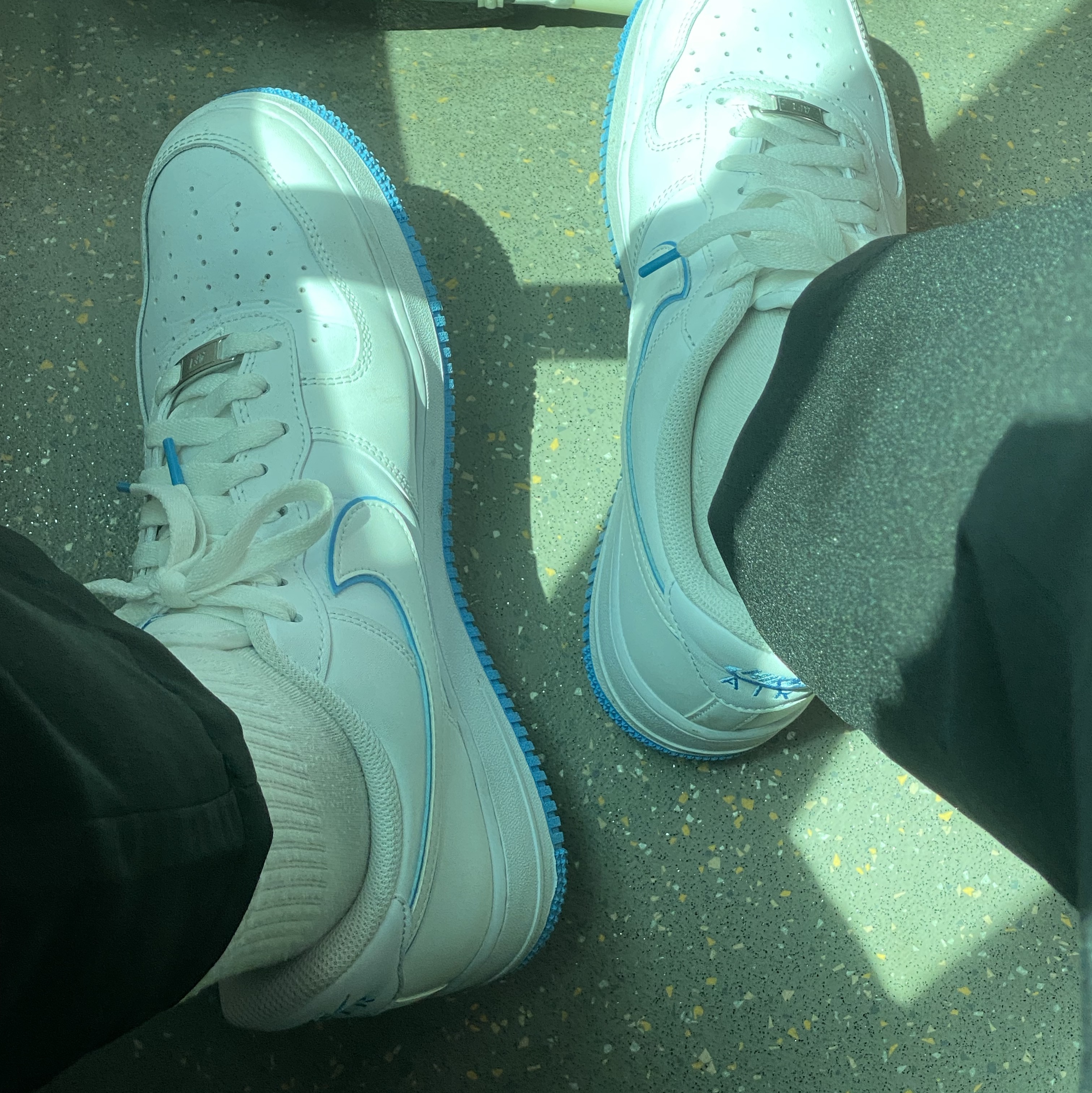 Nike Air Force 1 '07 White University Blue 착용 스타일