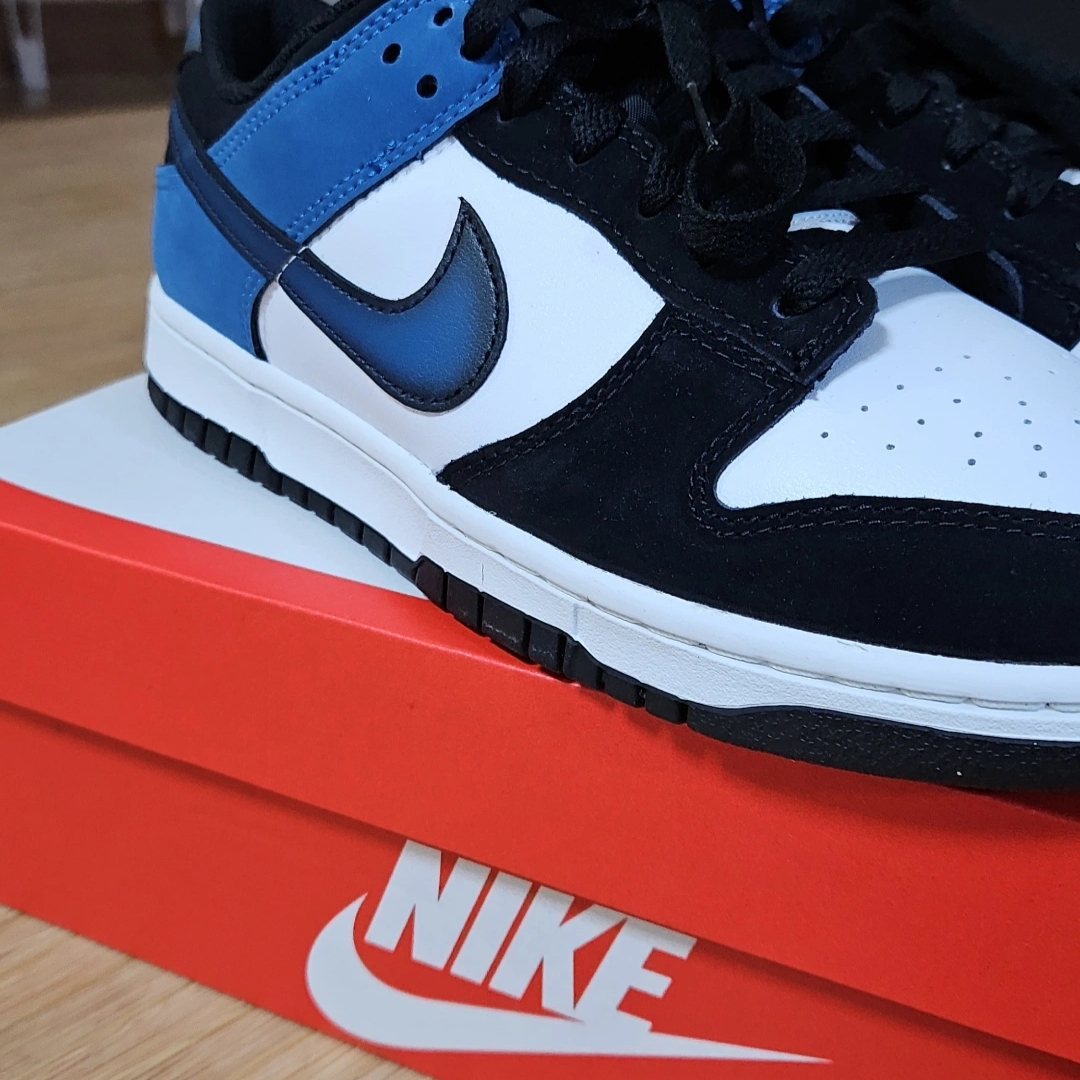 Nike Dunk Low Retro Summit White Industrial Blue 착용 스타일 - 2